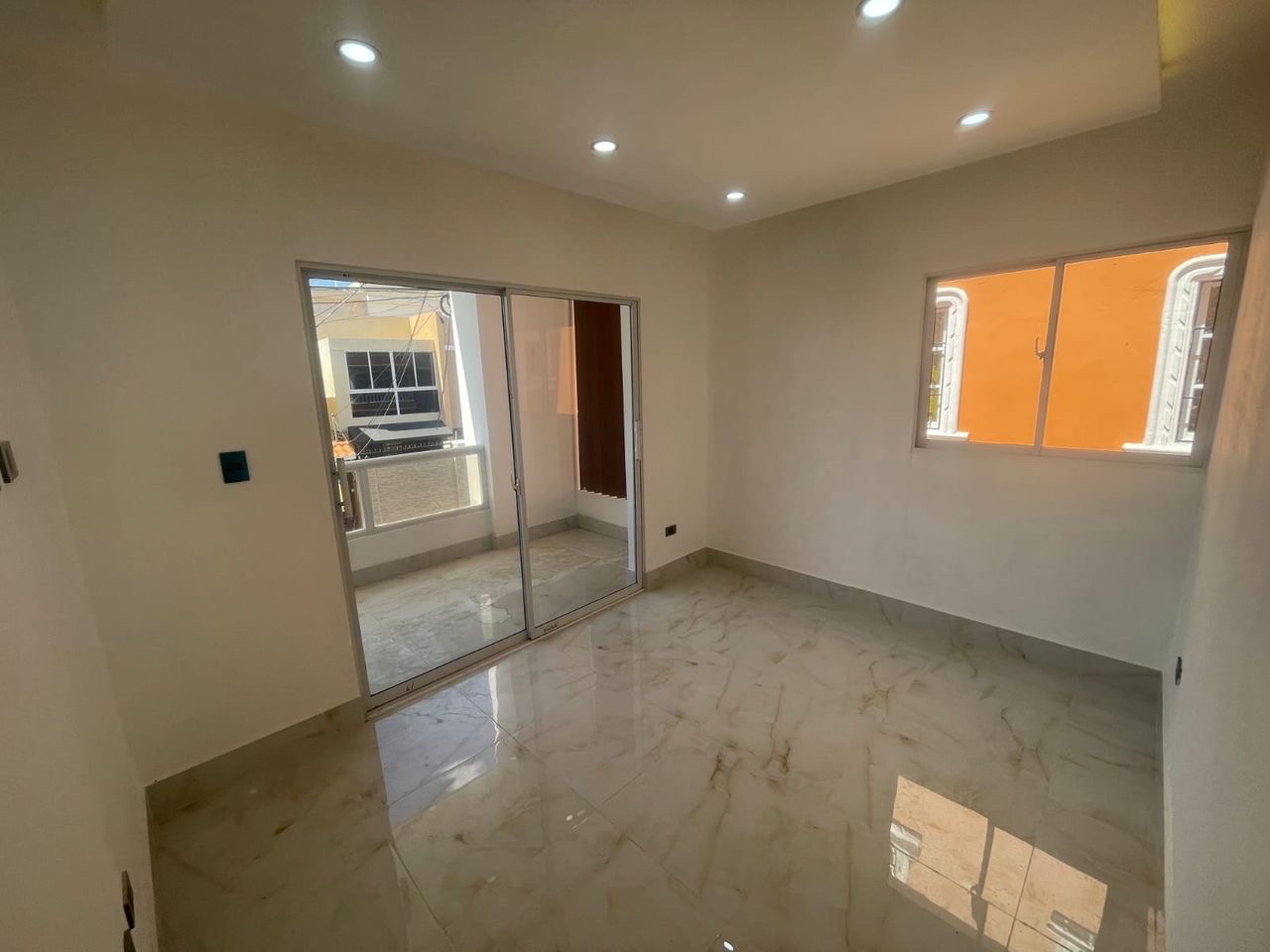 casas - venta de casa en la autopista de san isidro brisa oriental Santo Domingo este  4