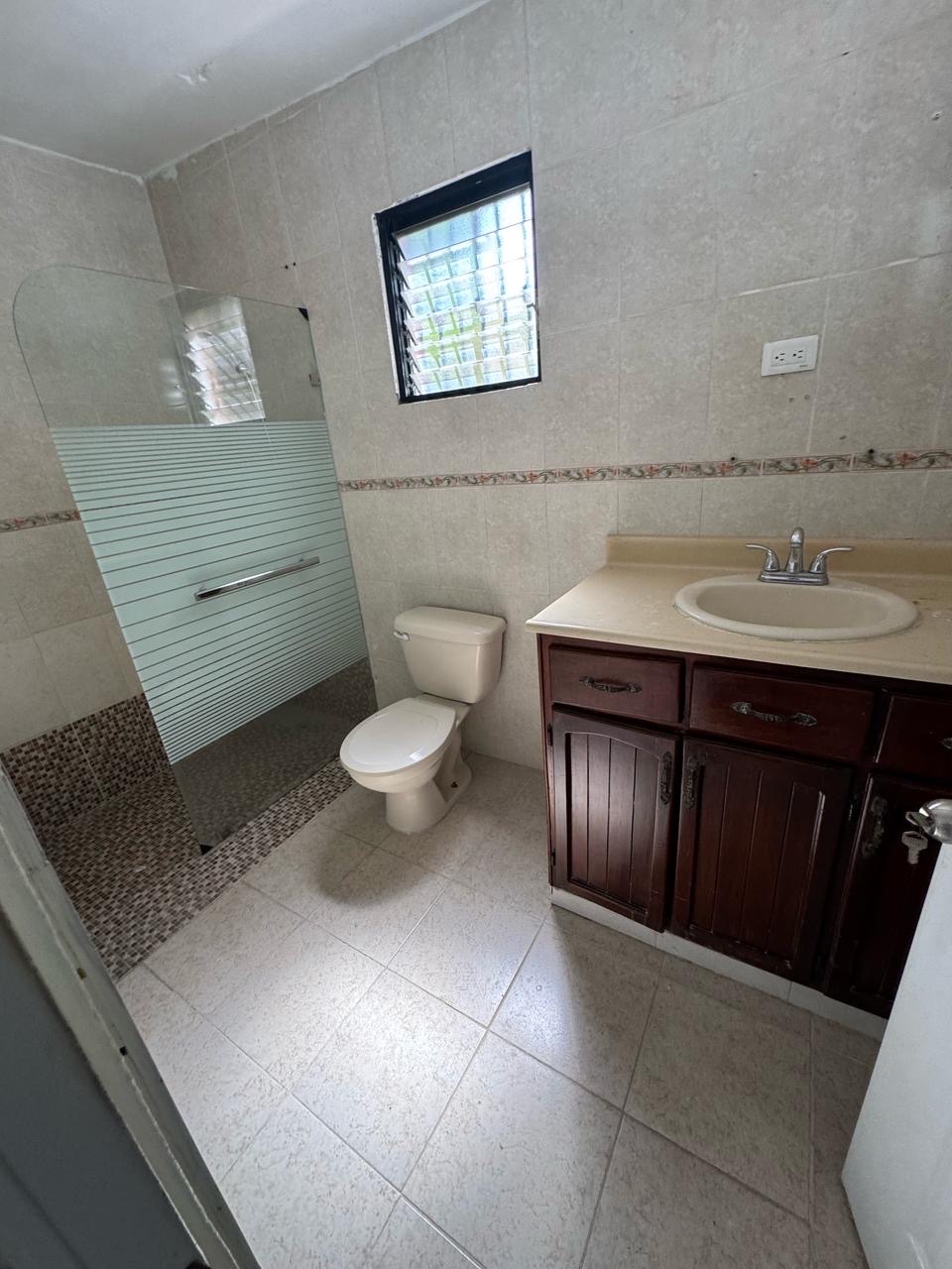 casas - venta de casa de dos niveles en Alma Rosa 2 por el parque Italia Santo Domingo  3