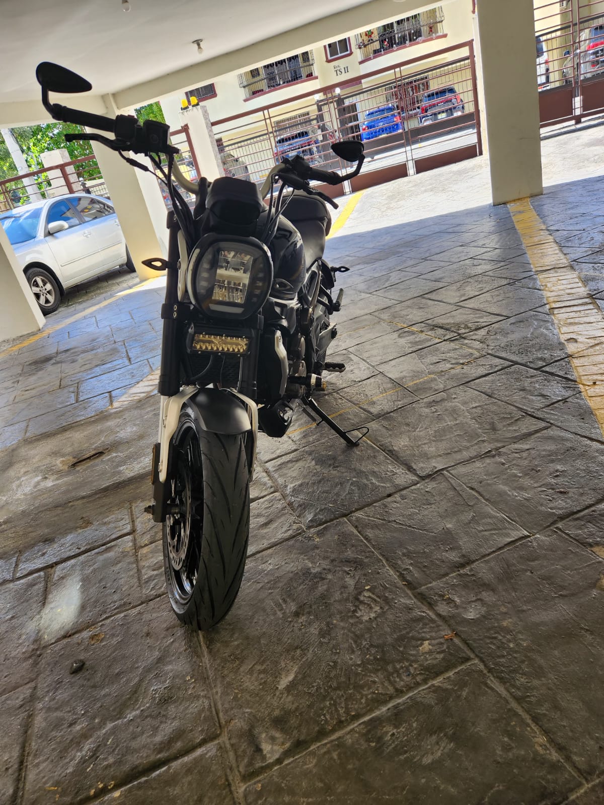 motores y pasolas - Voge AC6 300cc, GPS y traspaso  gratuito 3