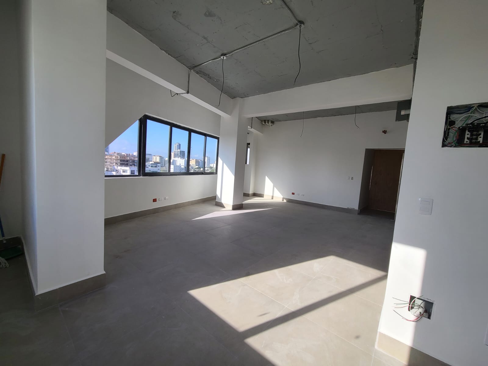 oficinas y locales comerciales - Piso 6 en Torre Corporativa de Lujo Evaristo  0