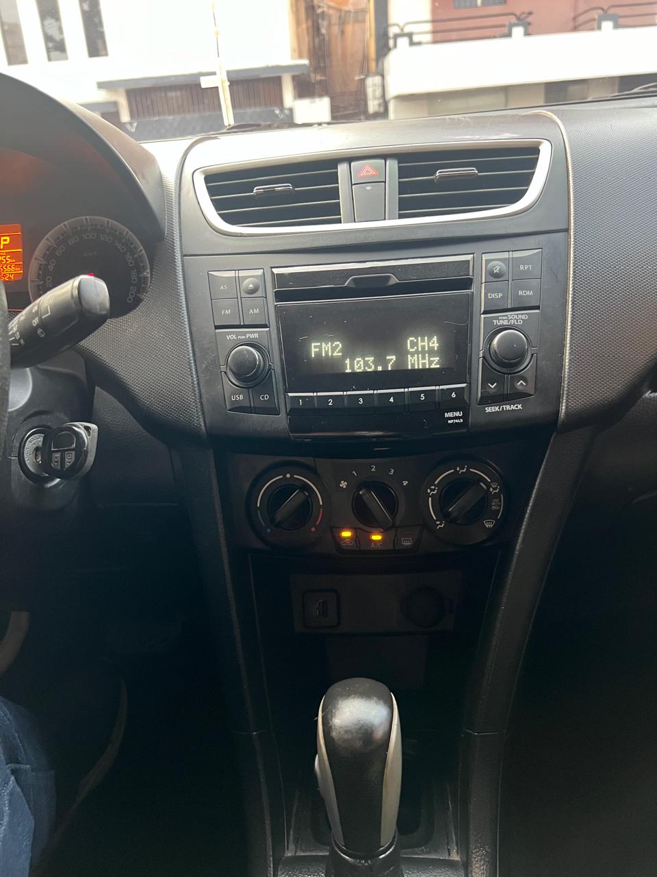 carros - Vendo suzuki swift 2015 de Santo Domingo Motors