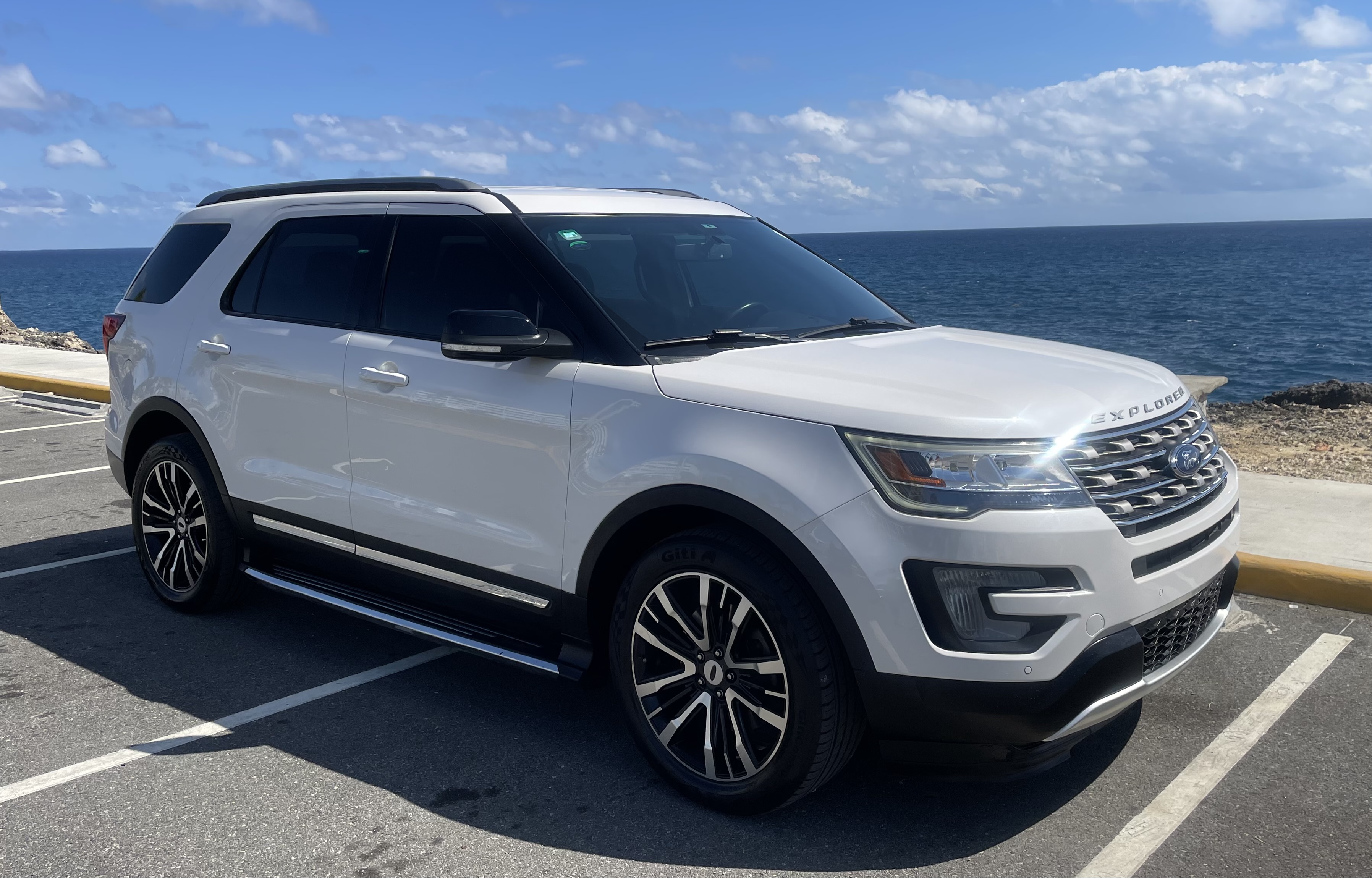 jeepetas y camionetas - Ford Explorer XLT 4WD, Unico Dueño. US19,800 Neg. 0