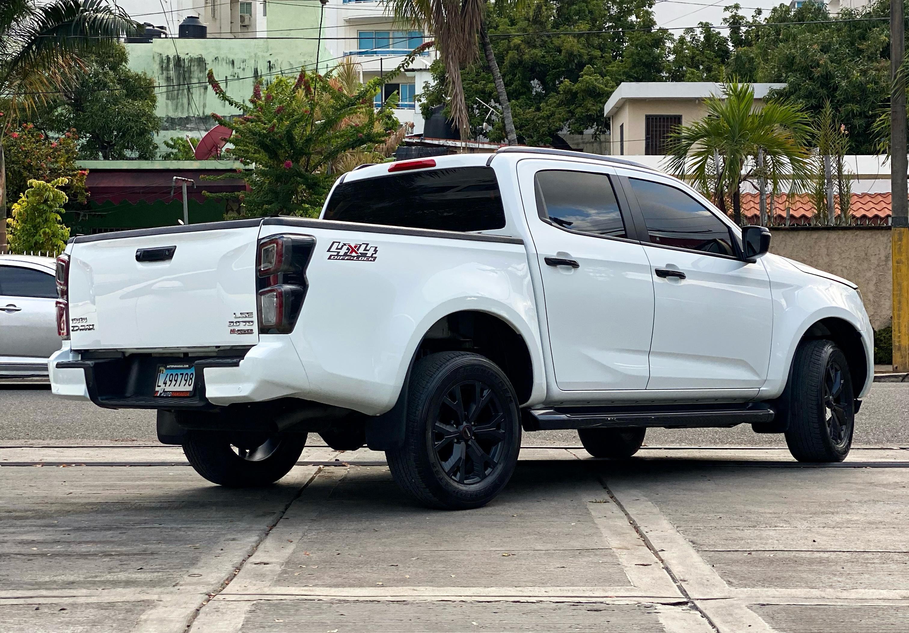 jeepetas y camionetas - Isuzu D-Max LSE 2024 FINANCIAMIENTO DISPONIBLE 7