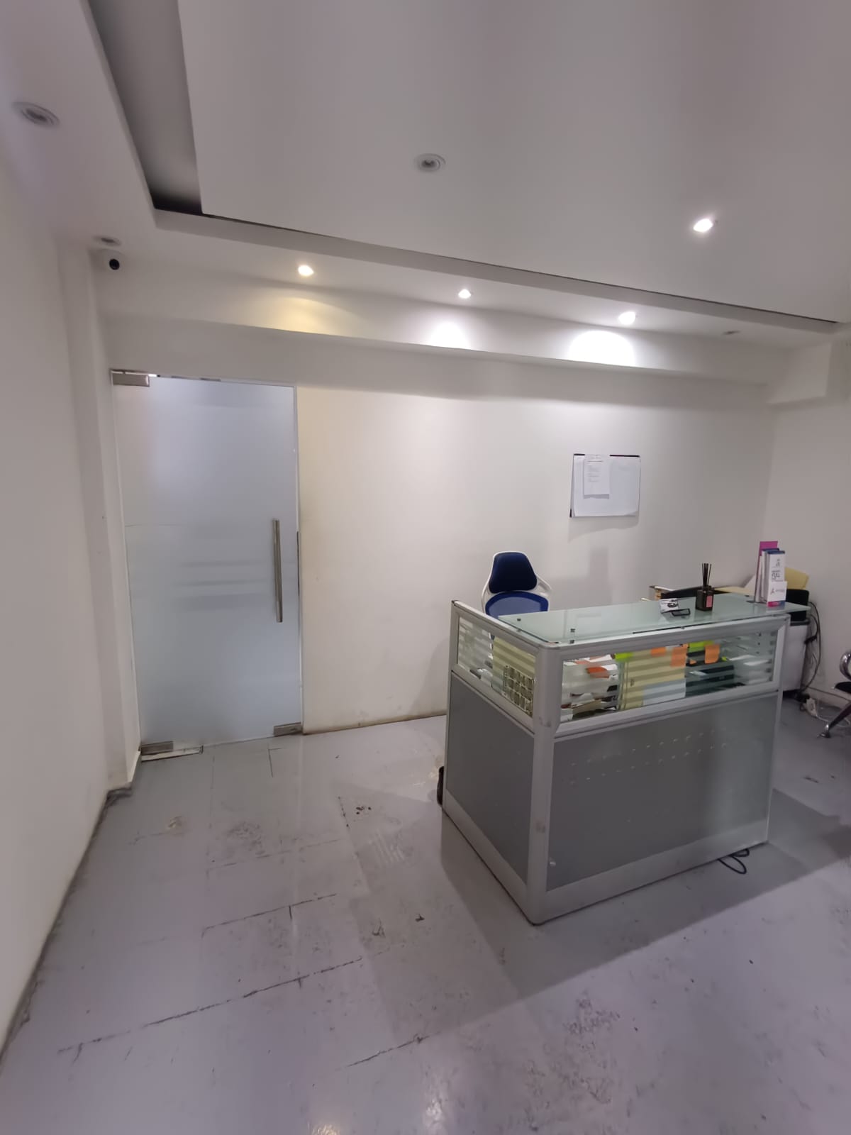 oficinas y locales comerciales - Local en Alquiler 2