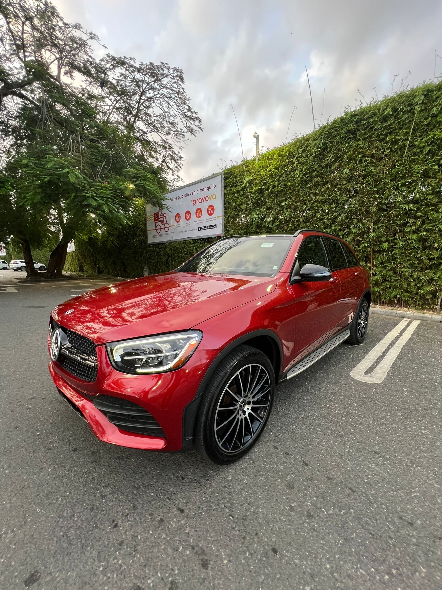 jeepetas y camionetas - Mercedes Benz GLC 300. Año 2020, milla 39,151 3