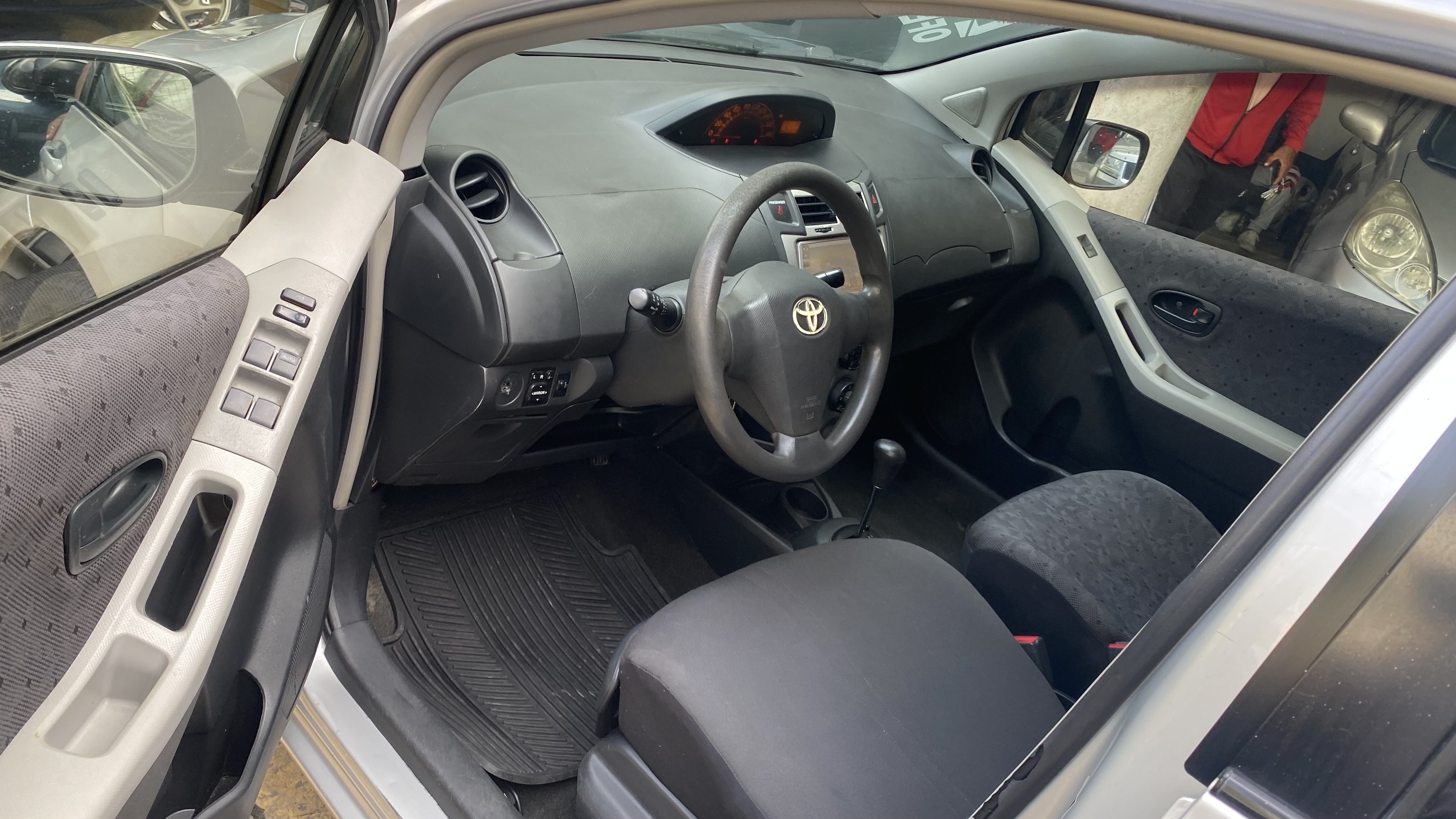 carros - Toyota vitz  4