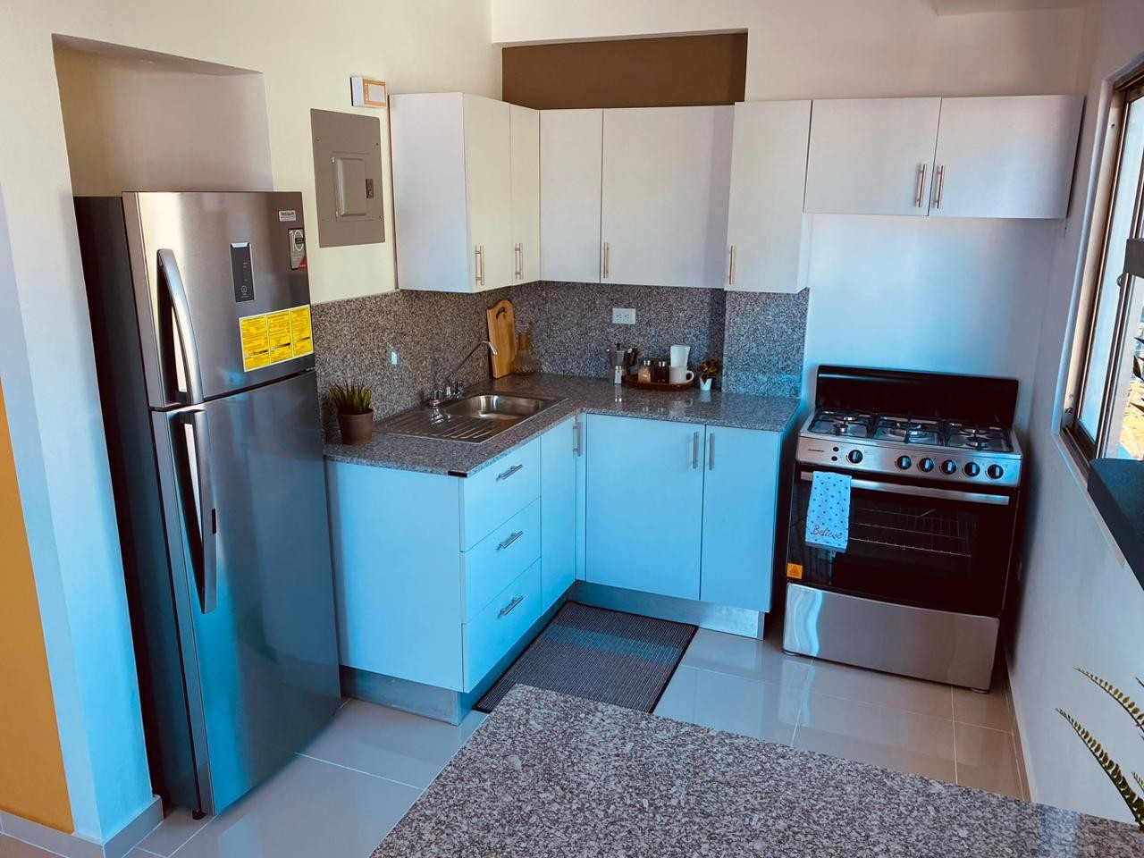 apartamentos - URB. FERNÁNDEZ
Próx. a la Sirena de la Churchill y Pasteleria Bondelic

 1