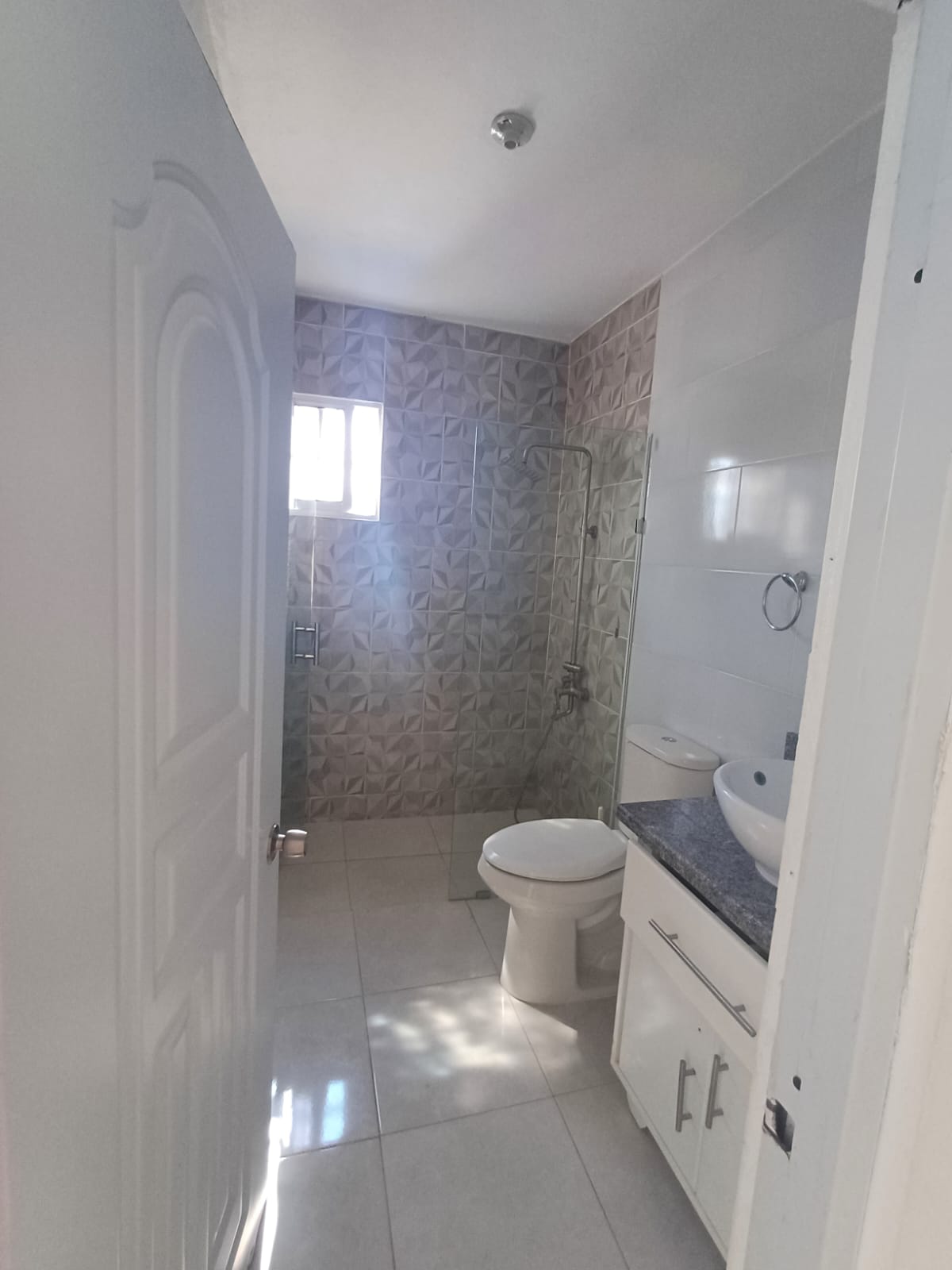 casas - CASA EN VENTA EN LOS PRADOS DEL REY, SANTIAGO. 4