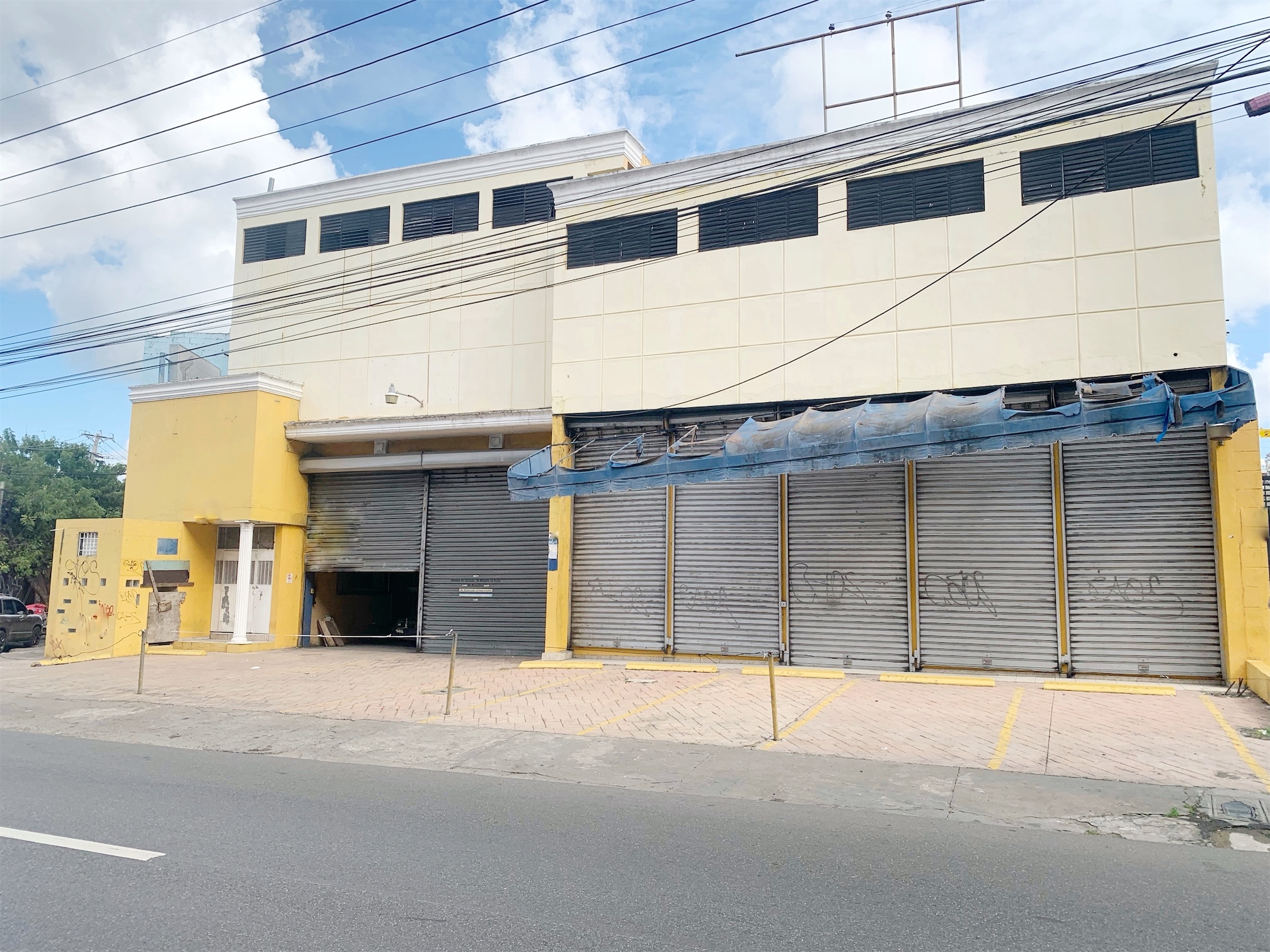 oficinas y locales comerciales - Local amplio y céntrico  1