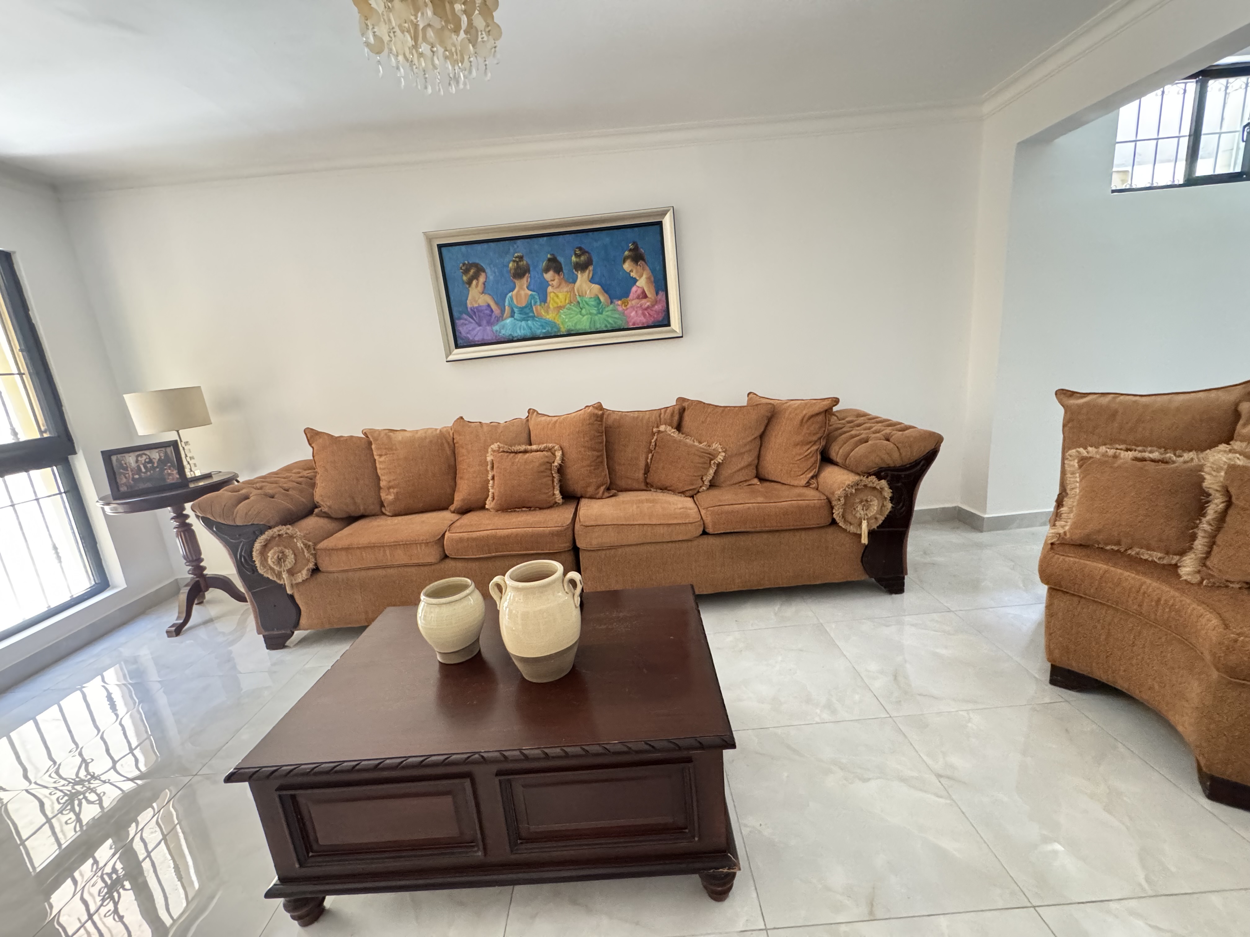 muebles y colchones - Elegante sofá seccional en caoba para 6 personas. 