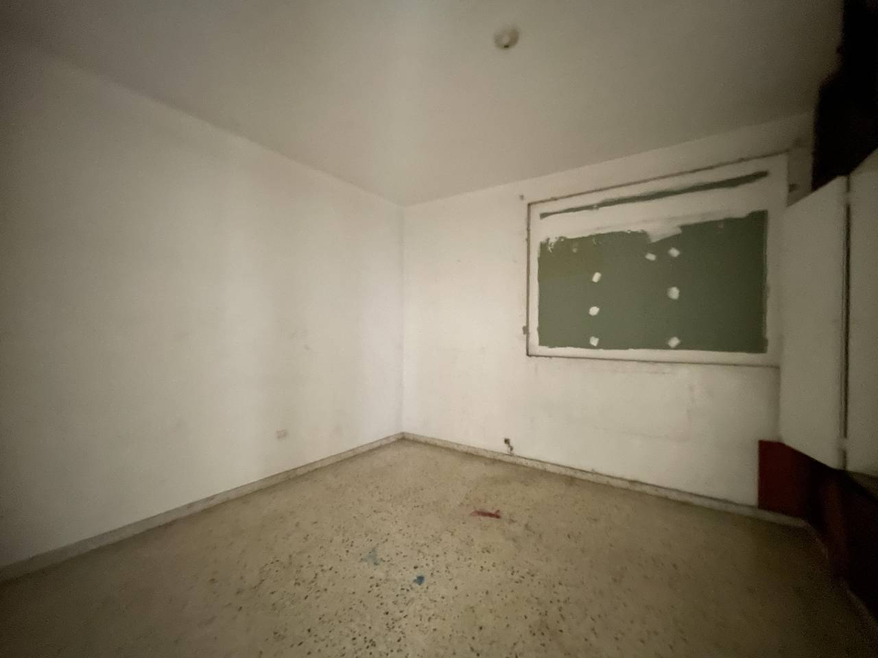 oficinas y locales comerciales - Alquiler Local Av Rómulo Betancourt 5