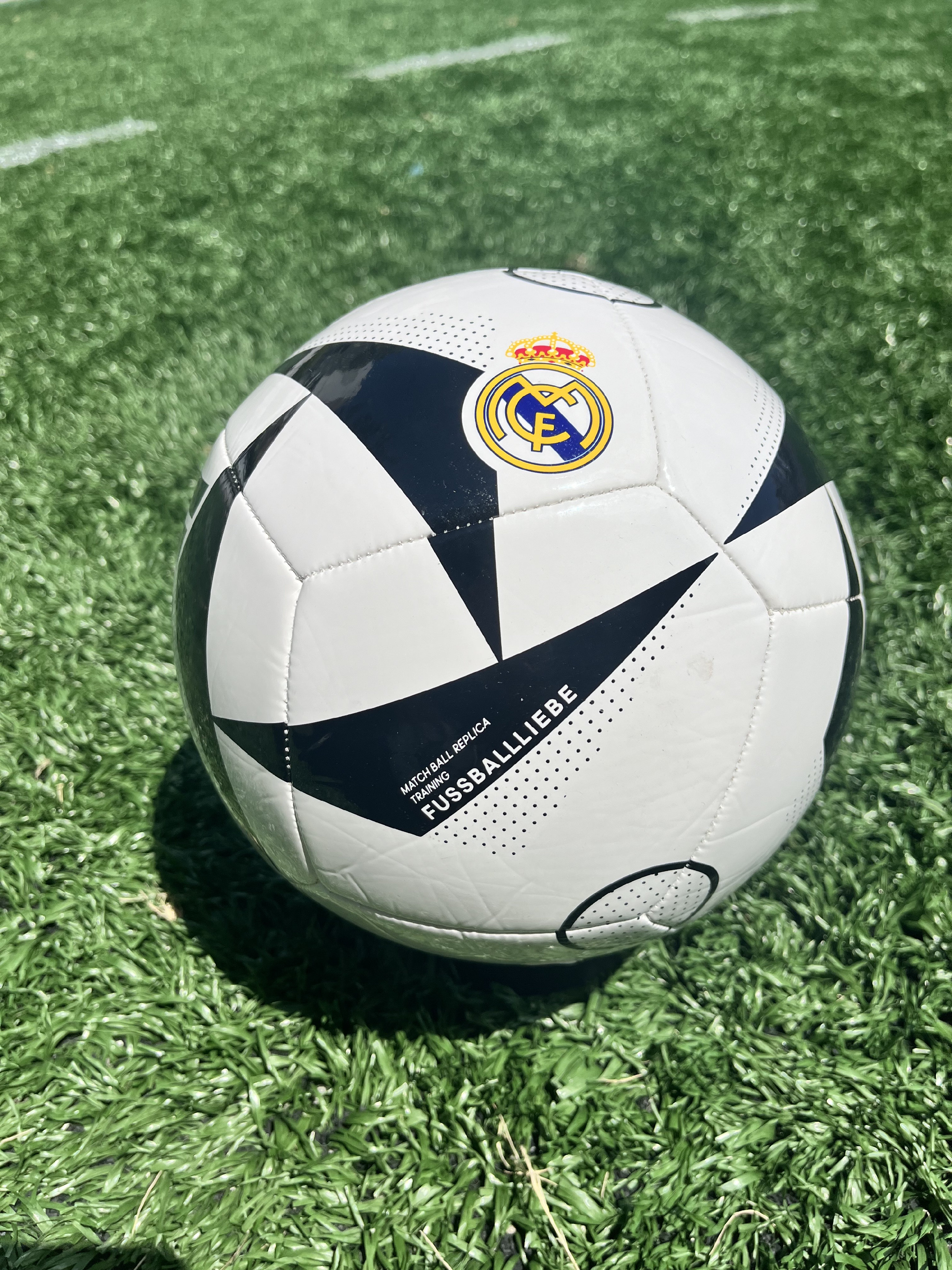 deportes - Balón de Fútbol Real Madrid Size 5 disponible!  0
