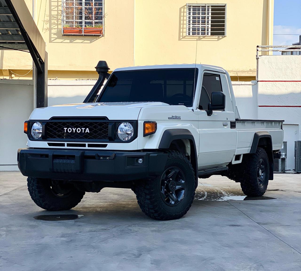 jeepetas y camionetas - Toyota Land Cruiser Serie 70 Pick up 2024  0