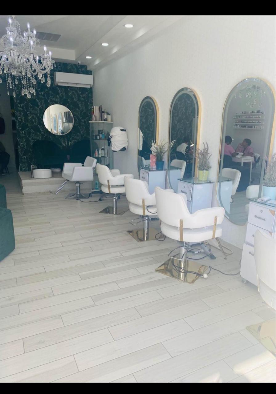 negocios en venta - Vendo Punto Comercial (Salón de Belleza) Amueblado 5