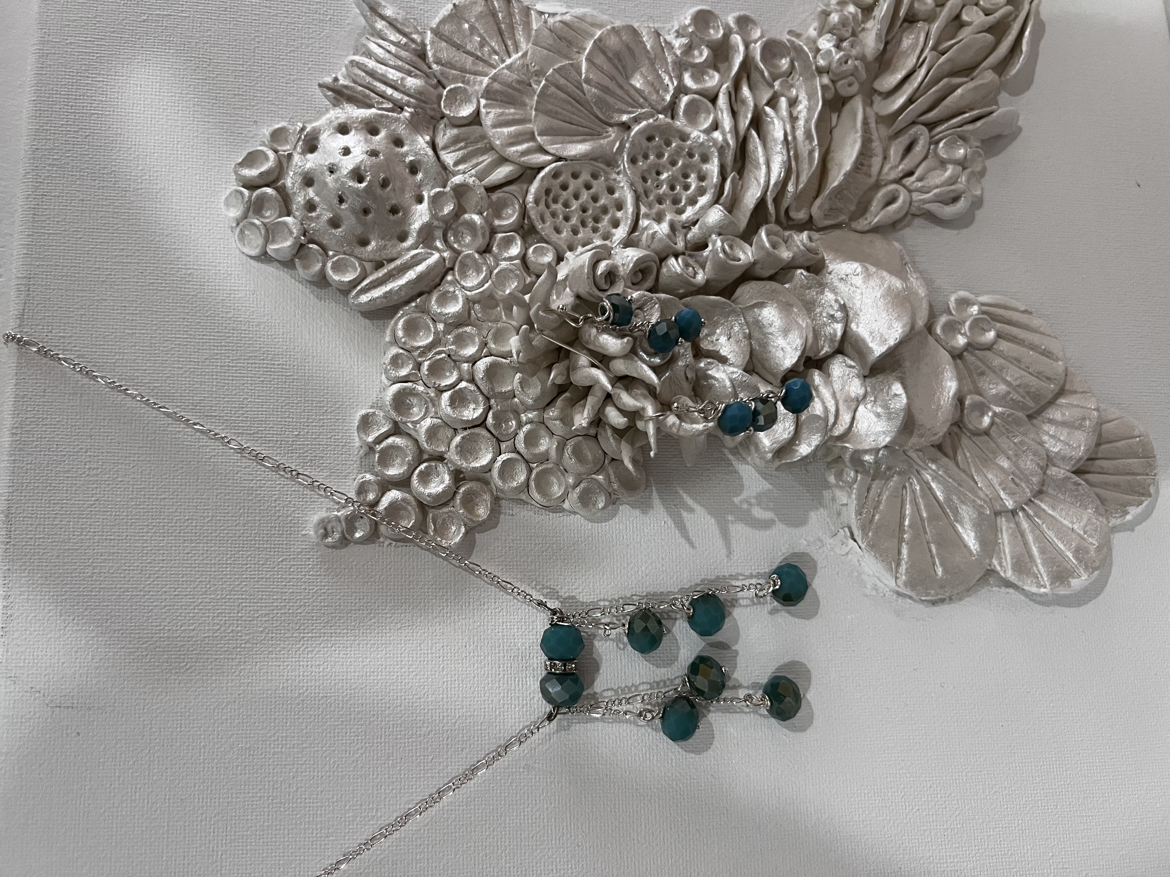 joyas, relojes y accesorios - Juego de collar con aretes plateados con cristales