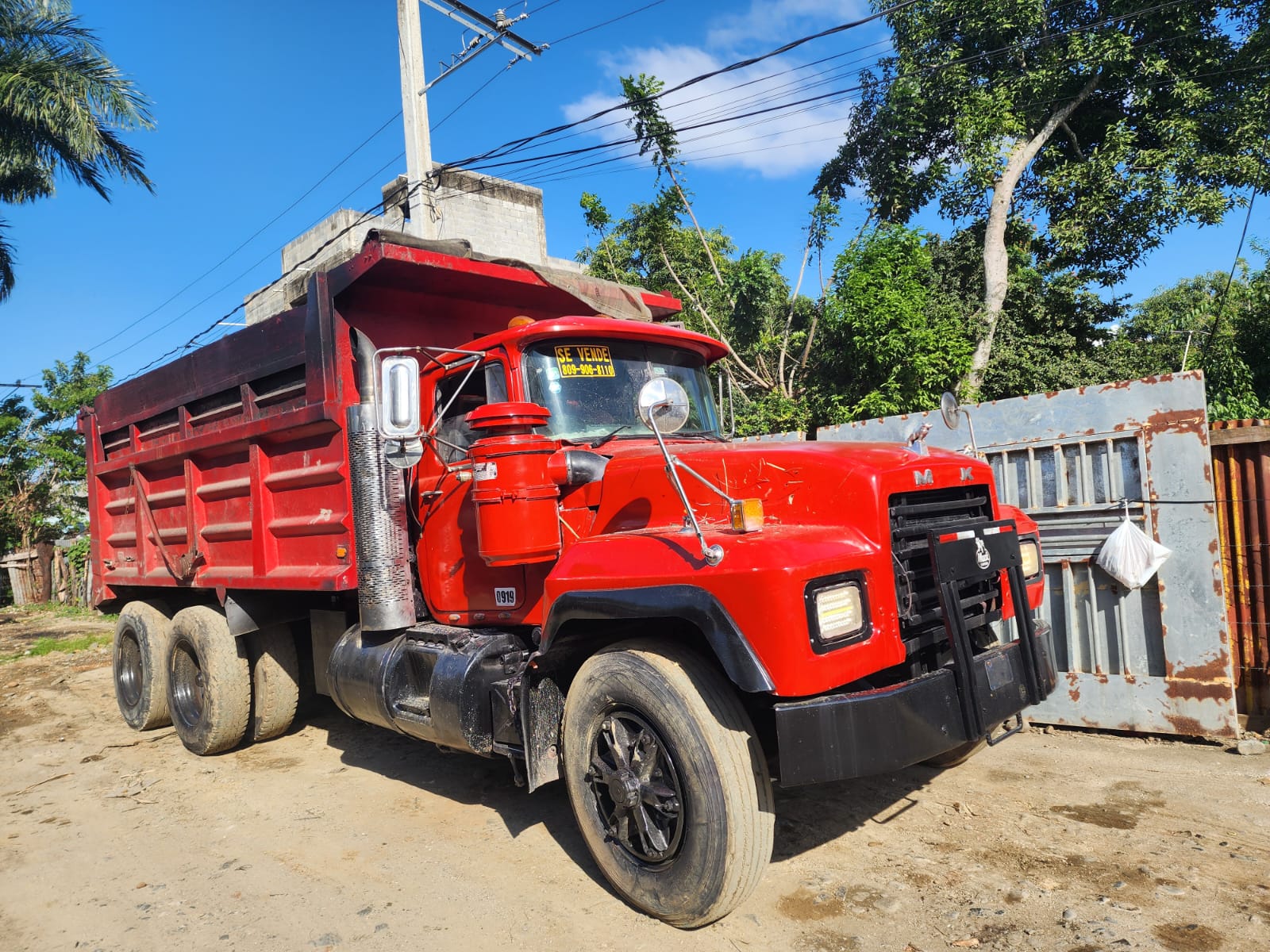 camiones y vehiculos pesados - Camion volteo Mack  3