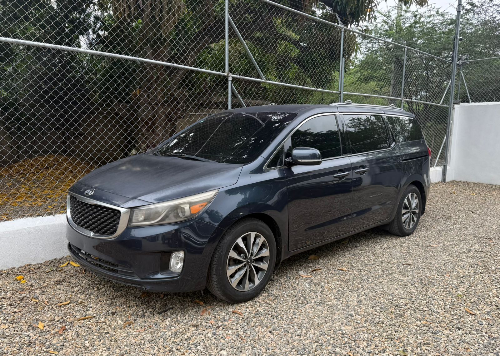 jeepetas y camionetas - kia sedona 2015 0