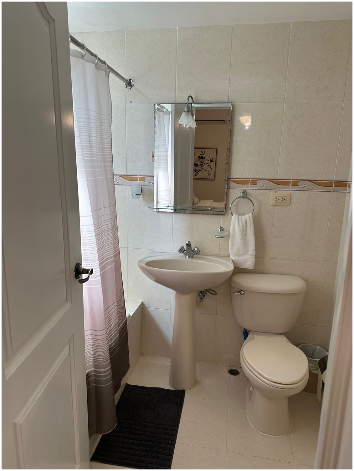 apartamentos - APTO AMUEBLADO EN GAZCUE, 2 HABS., 140 Mts.2, BALCON, 5TO PISO, TORRE HILDA MARI 8
