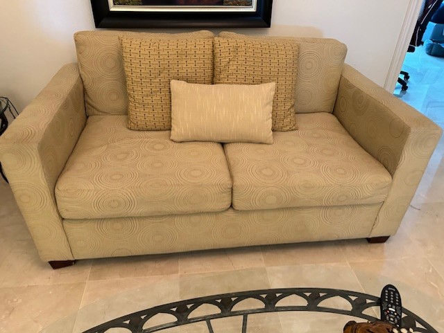 decoración y accesorios - VENDO SOFA DOS PLAZAS, DOS SILLAS MADERA Y PAJILLA 1