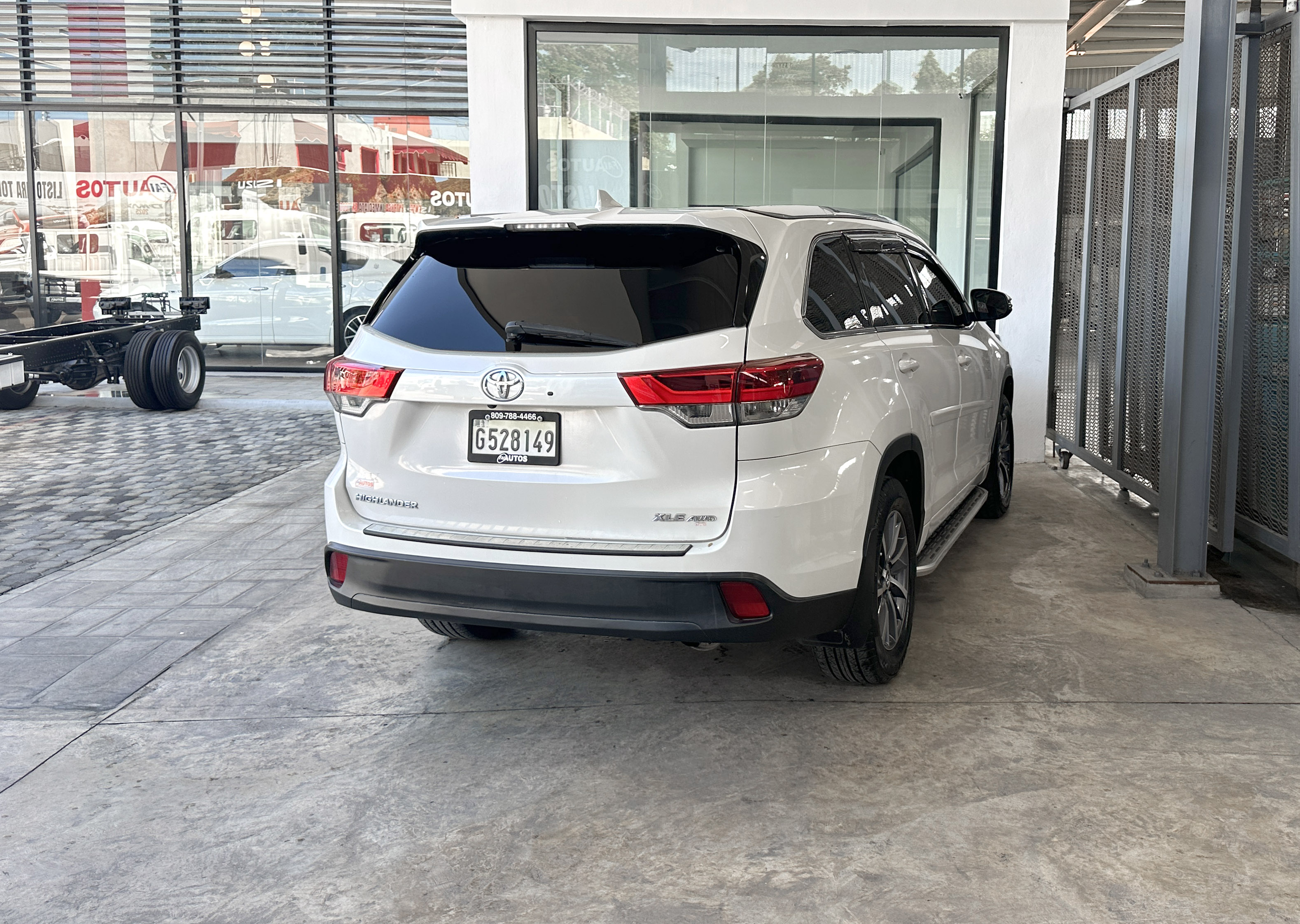 jeepetas y camionetas - Toyota Highlander XLE 2017 3