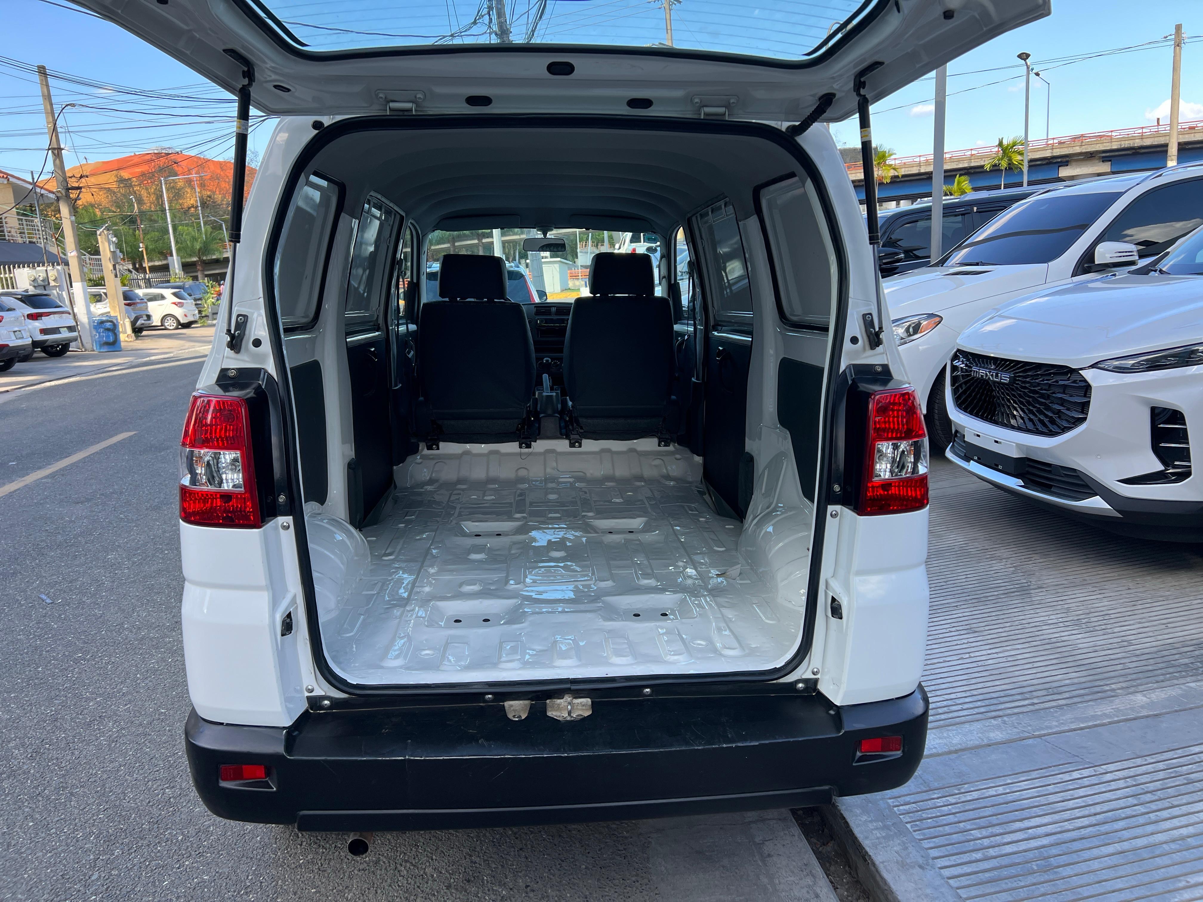 jeepetas y camionetas - SUZUKI APV 2023 8