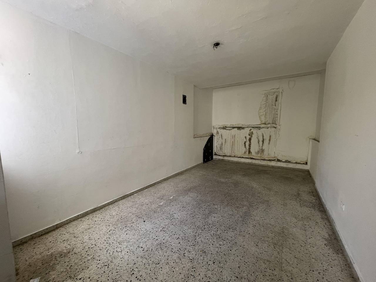 oficinas y locales comerciales - Alquiler Local Av Rómulo Betancourt 3