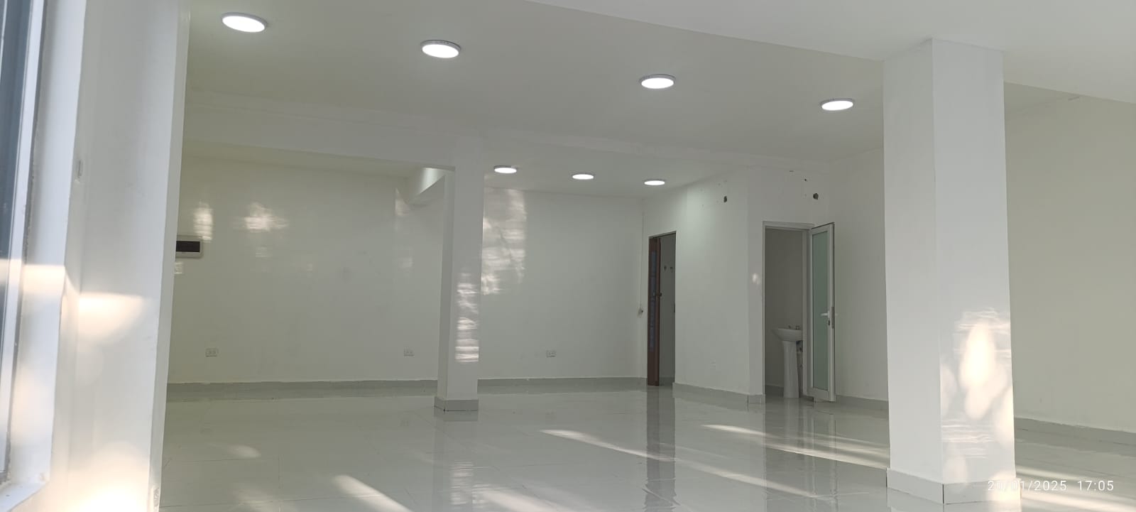 oficinas y locales comerciales - Local ideal en 1er nivel de Torre empresarial 1