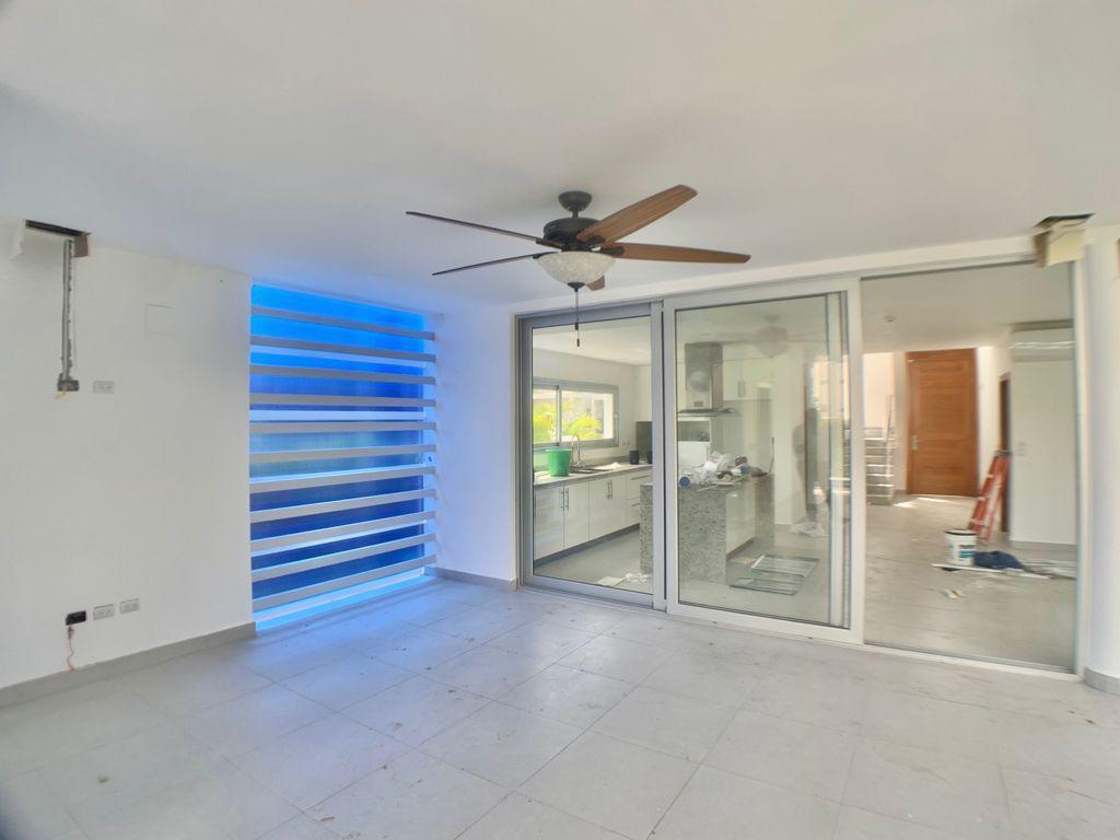casas vacacionales y villas - Se vende villa a pocos de la playa nueva Romana 2