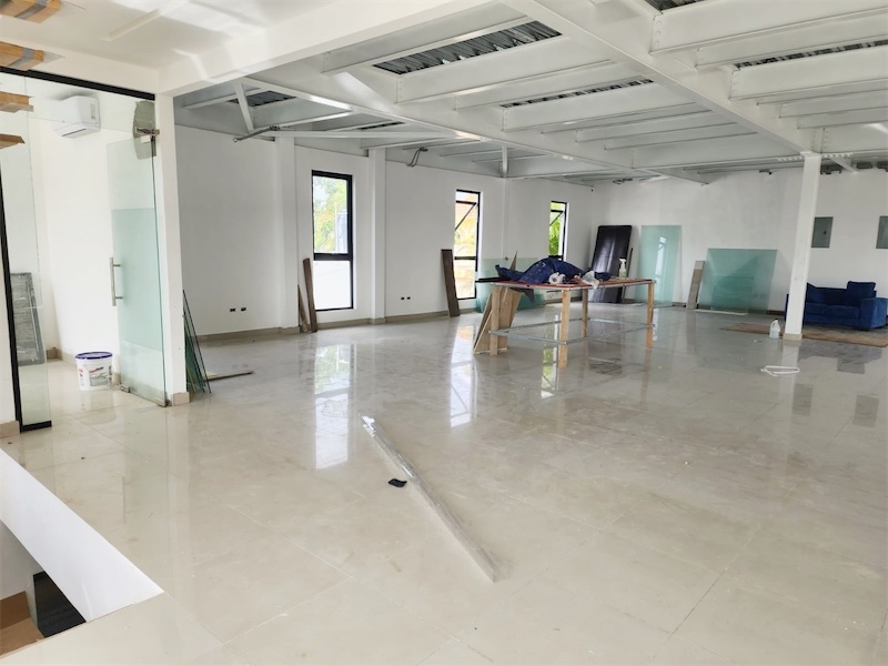 oficinas y locales comerciales - Local en arroyo hondo amplio  6