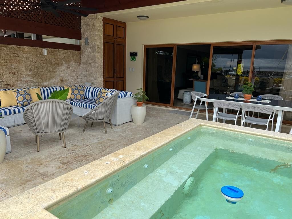 casas vacacionales y villas - Villa en venta de oportunidad en Bahia Samana 7