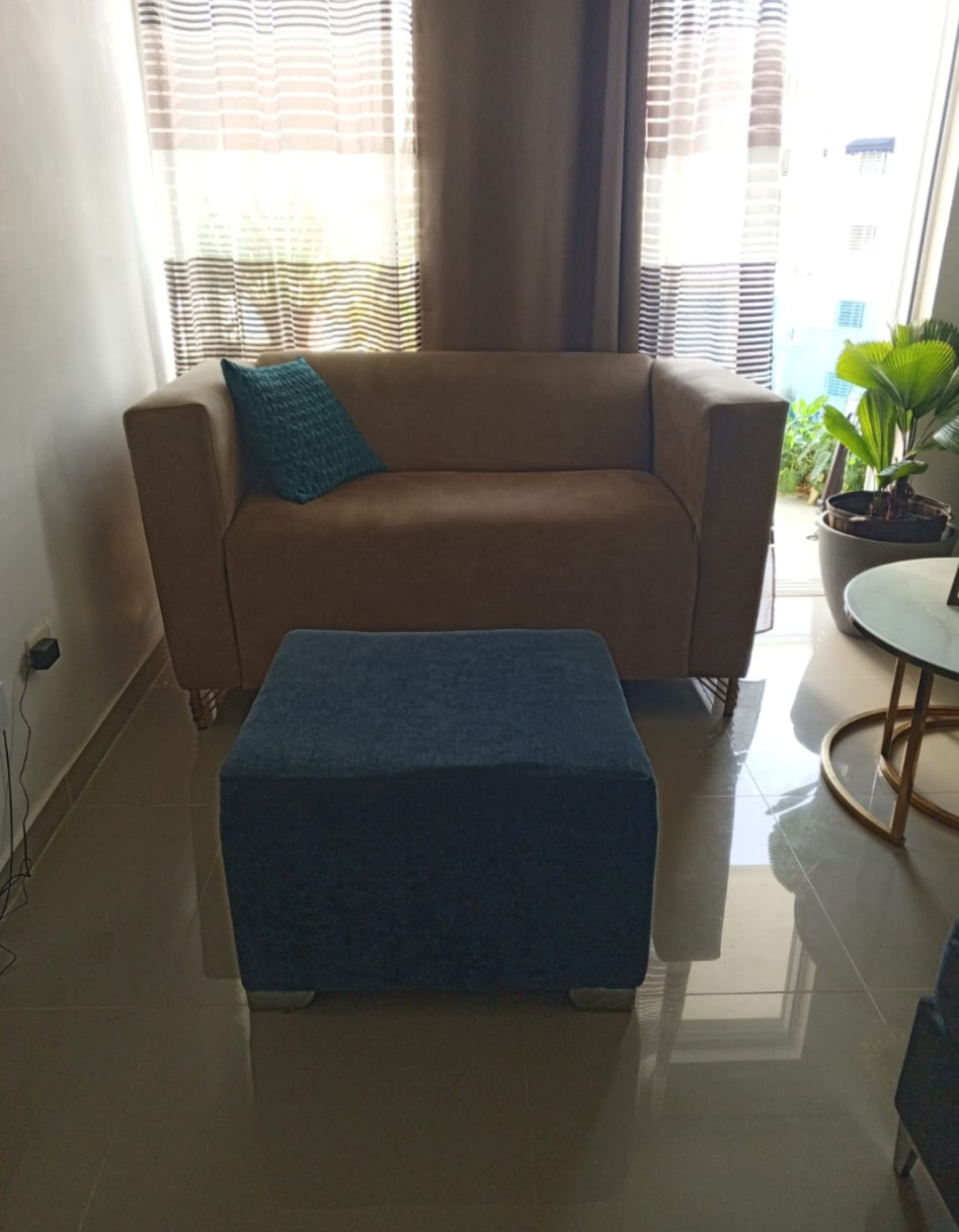 muebles y colchones - Sofa color crema súper cómodo  0