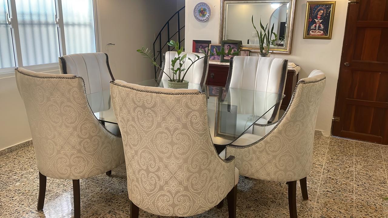 muebles y colchones - Vendo Juego de Comedor 6 sillas. RD$47,000.00 0