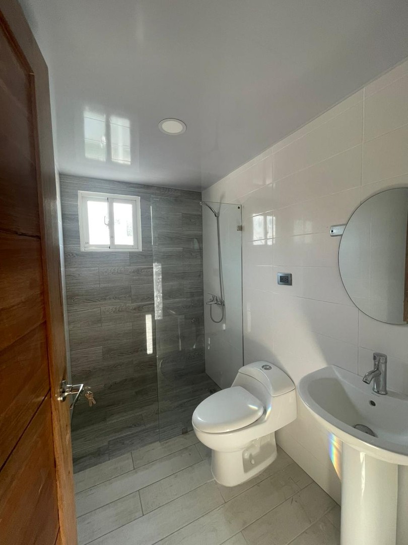 apartamentos - Vendo 1er Nivel con Vista hacia las Montañas en Santo Domingo 2