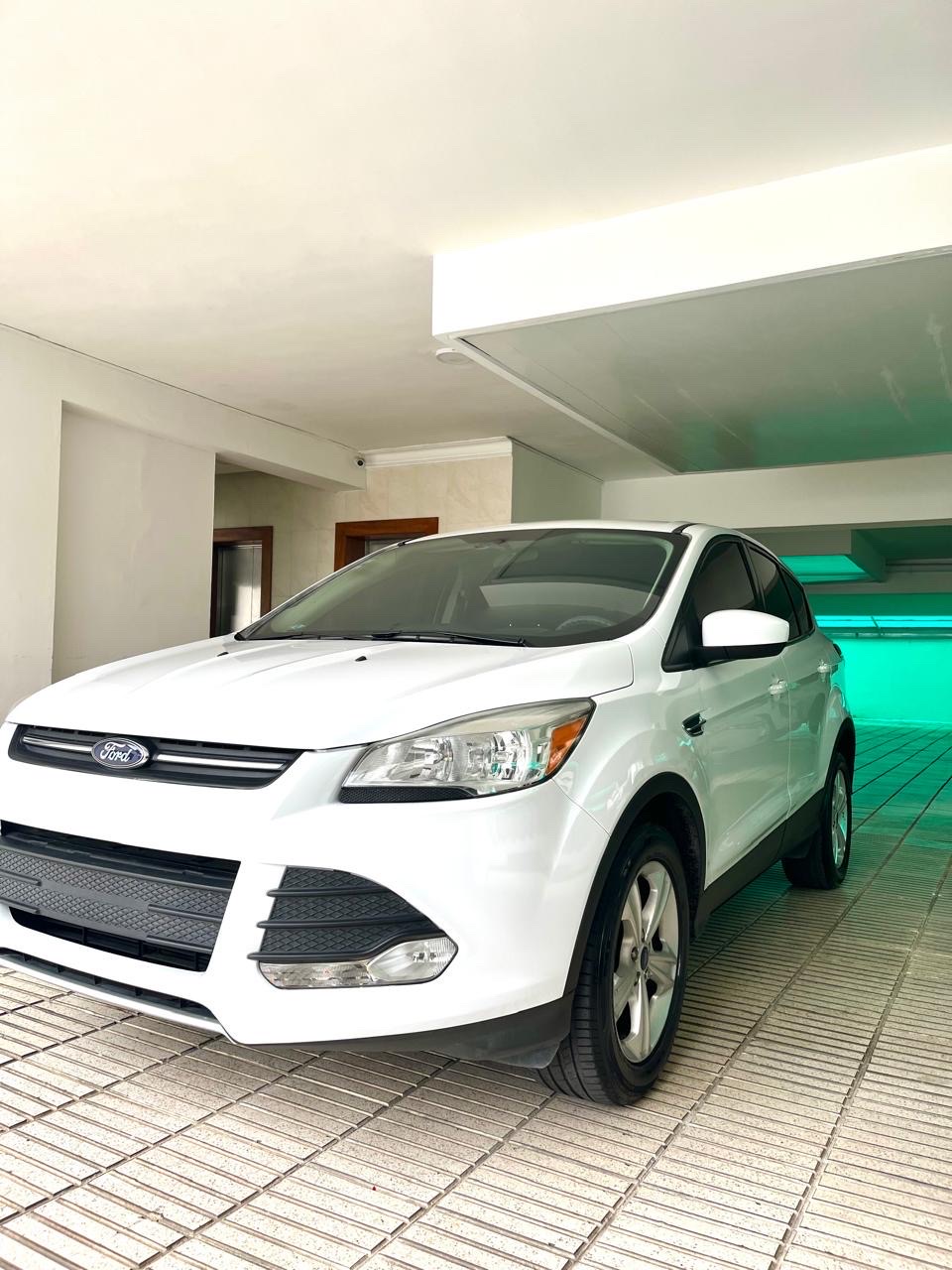jeepetas y camionetas - Ford Escape 2014, único dueño, Comprada en Viamar 0