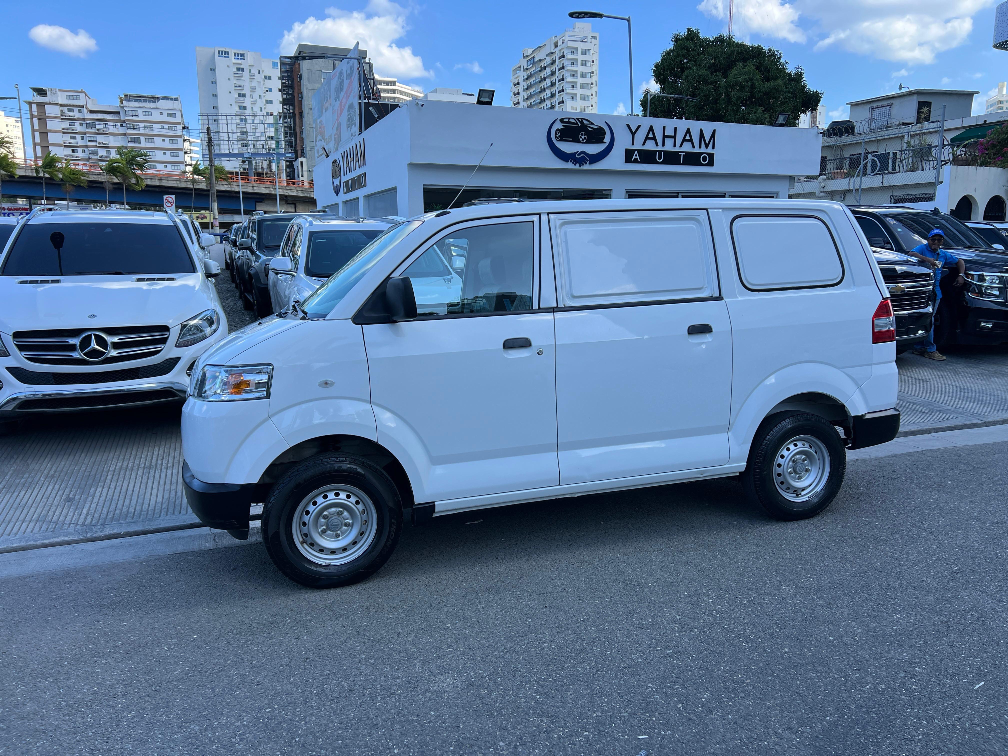 jeepetas y camionetas - SUZUKI APV 2023 5