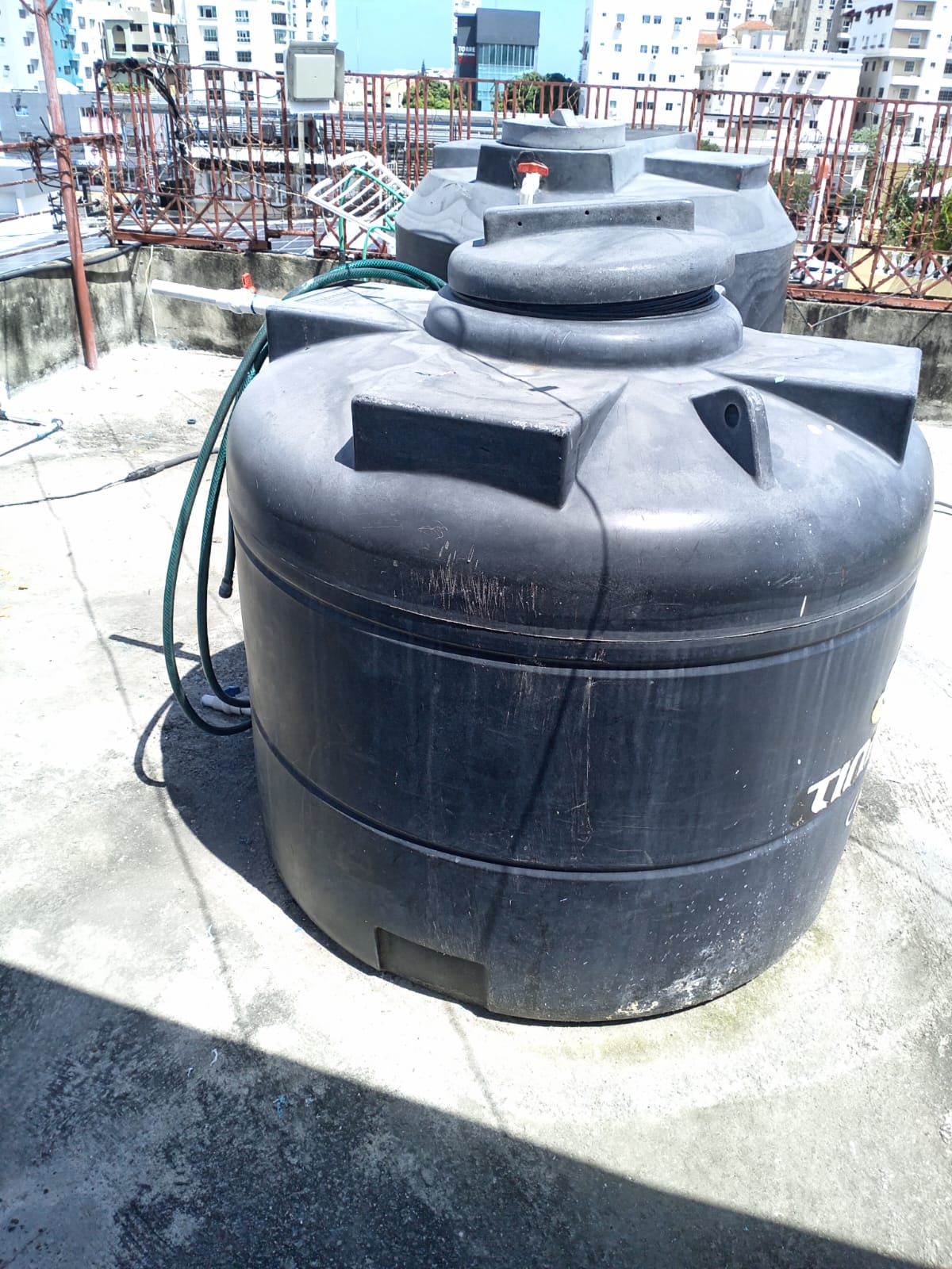 herramientas, jardines y exterior - Vendo tinacos de agua usados 0