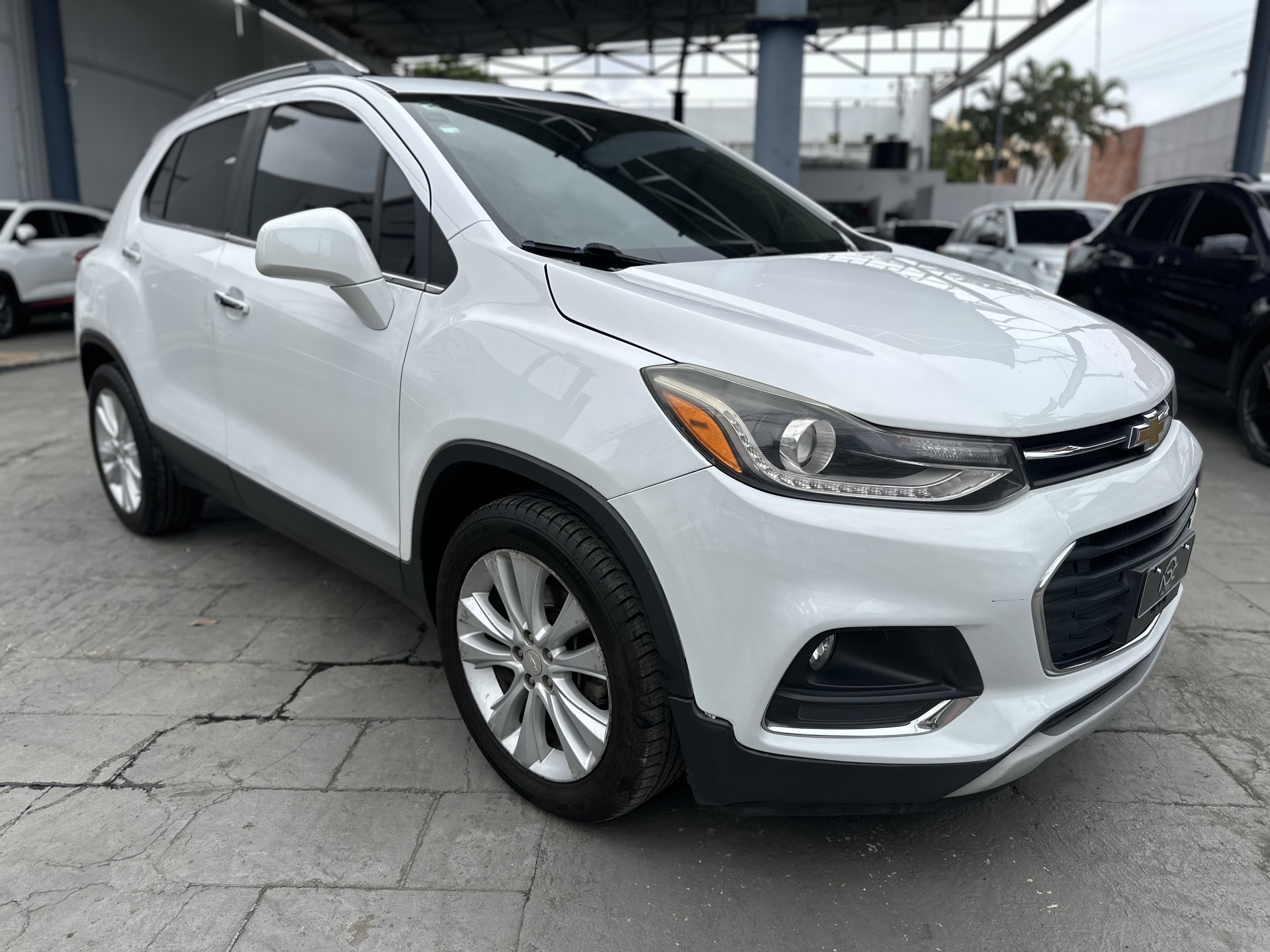 jeepetas y camionetas - CHEVROLET TRAX PREMLER 2017  4