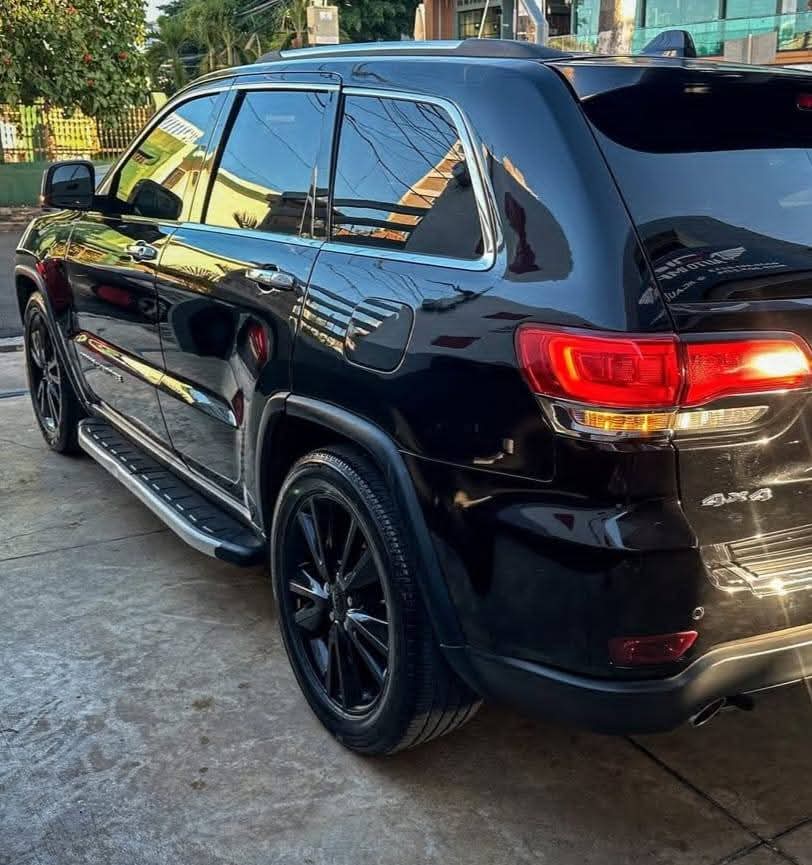 jeepetas y camionetas - JEEP GRAND CHEROKEE LIMITED 4x4 2017 - Excelente 0