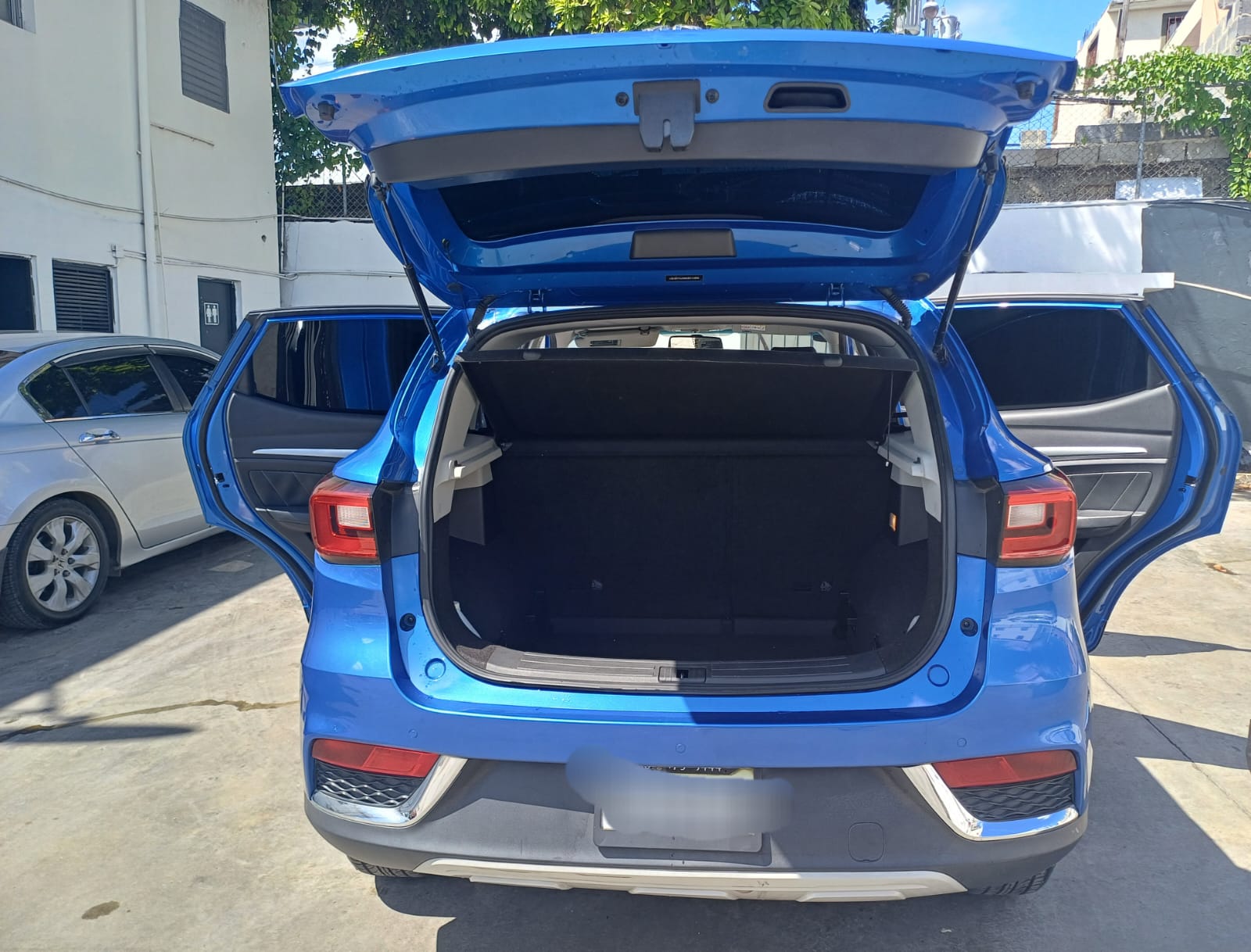 jeepetas y camionetas - MG Azul 
Bien Cuidada, Económica, Confortable, Buen Precio, Bajo Consumo. 1