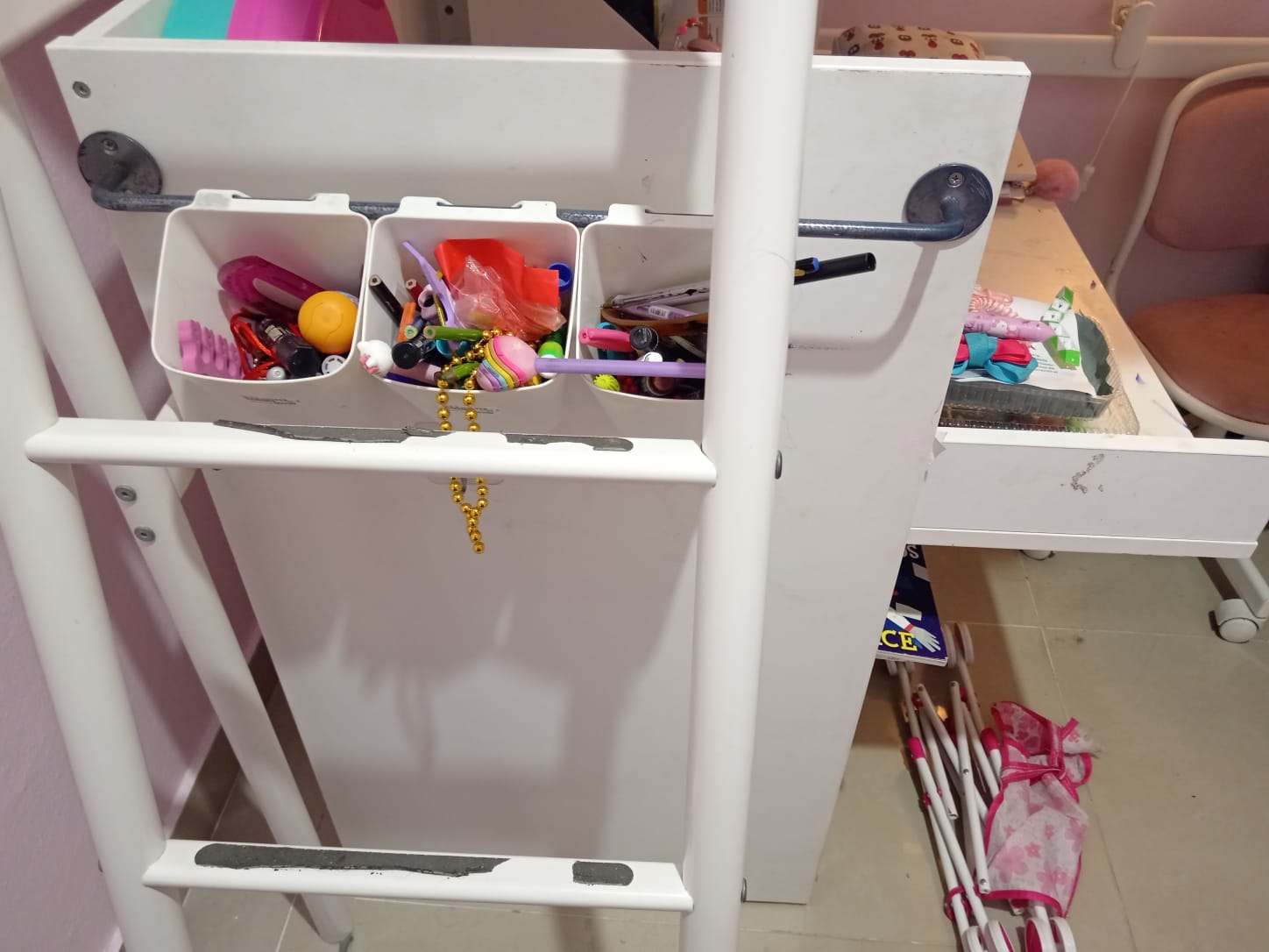 muebles - Escritorio y Cambiador de Bebés 2