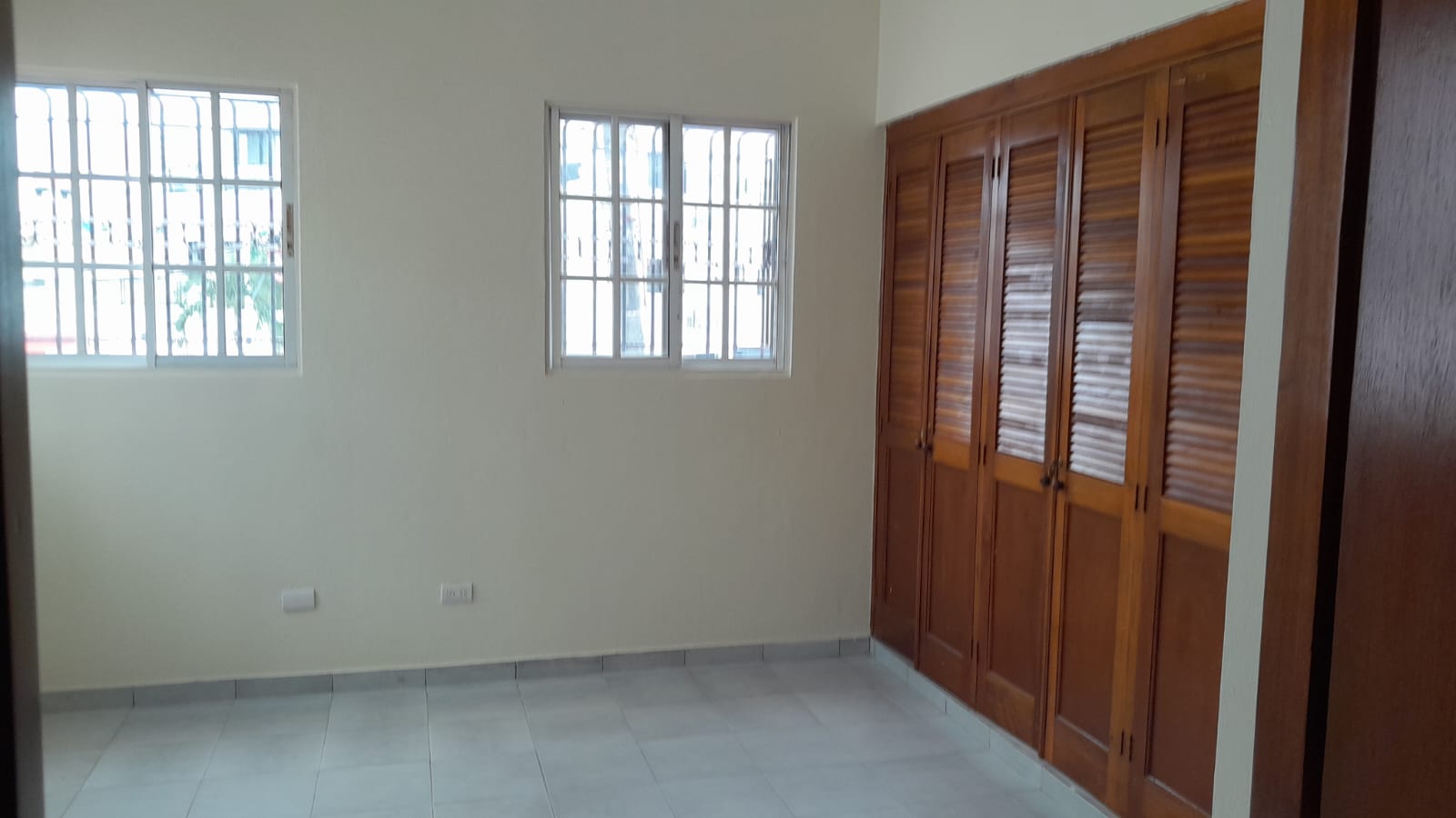casas - RENTO  Casa  Familiar en Urbanización Fernández. 5
