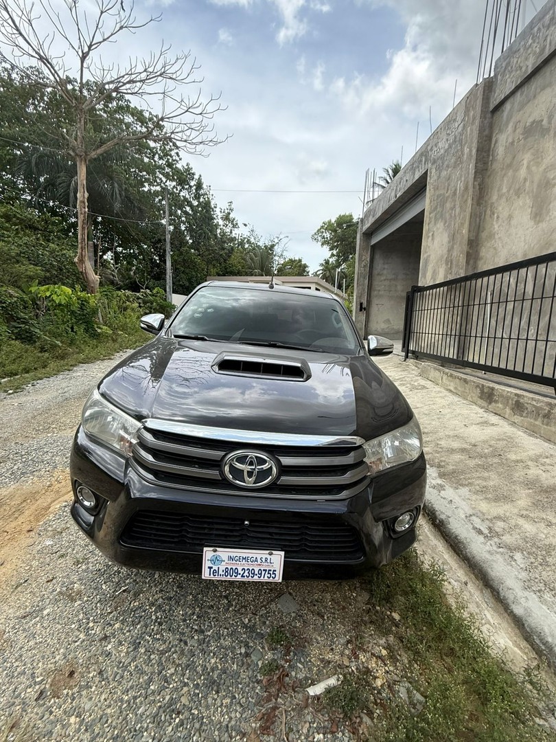 jeepetas y camionetas -  Camioneta Toyota Hilux 2017 como Nueva 10