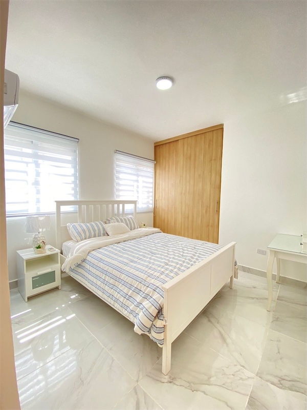 casas vacacionales y villas - Venta de Villa lujosa con piscina en punta cana zona turística 5