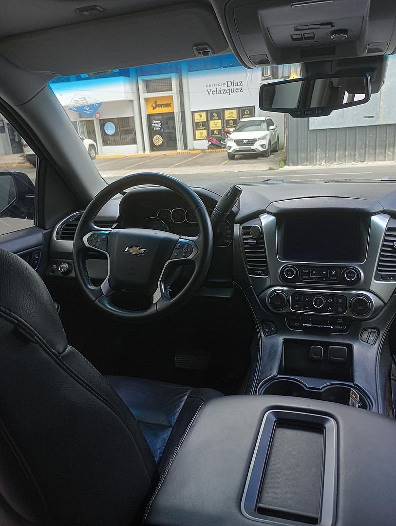 jeepetas y camionetas - Chevrolet Tahoe 2015 en excelente condiciones con 130,000 km todo en Orden  6