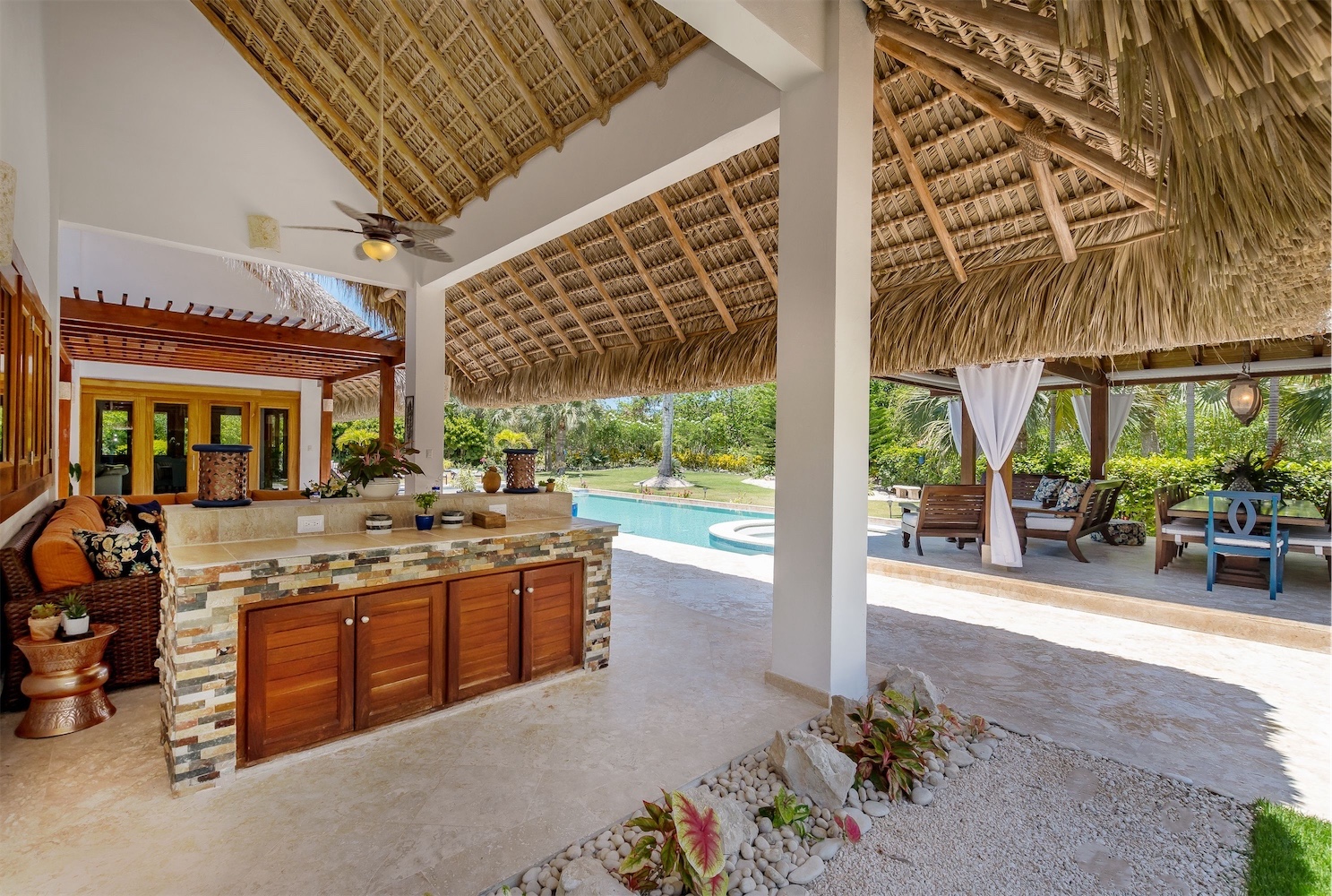 casas vacacionales y villas - Majestuosa Villa en Venta en Cap Cana, cerca de Punta Espada  4