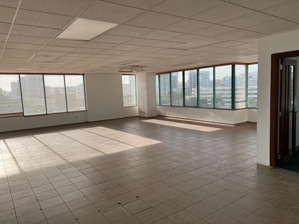 oficinas y locales comerciales - Local de oficinas en renta en Torre empresarial en Bella Vista, Av. Sarasota 
 6