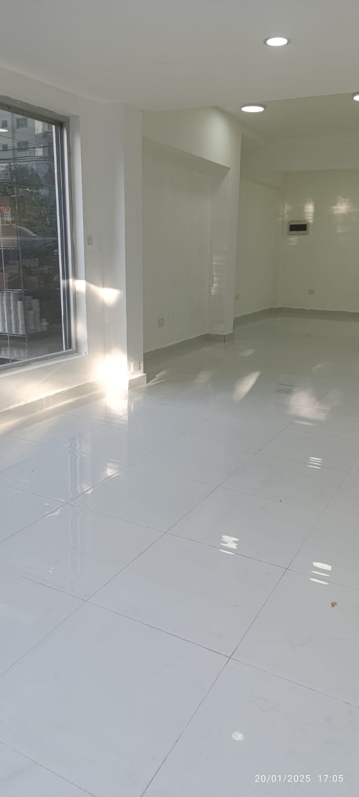 oficinas y locales comerciales - Local ideal en 1er nivel de Torre empresarial 2
