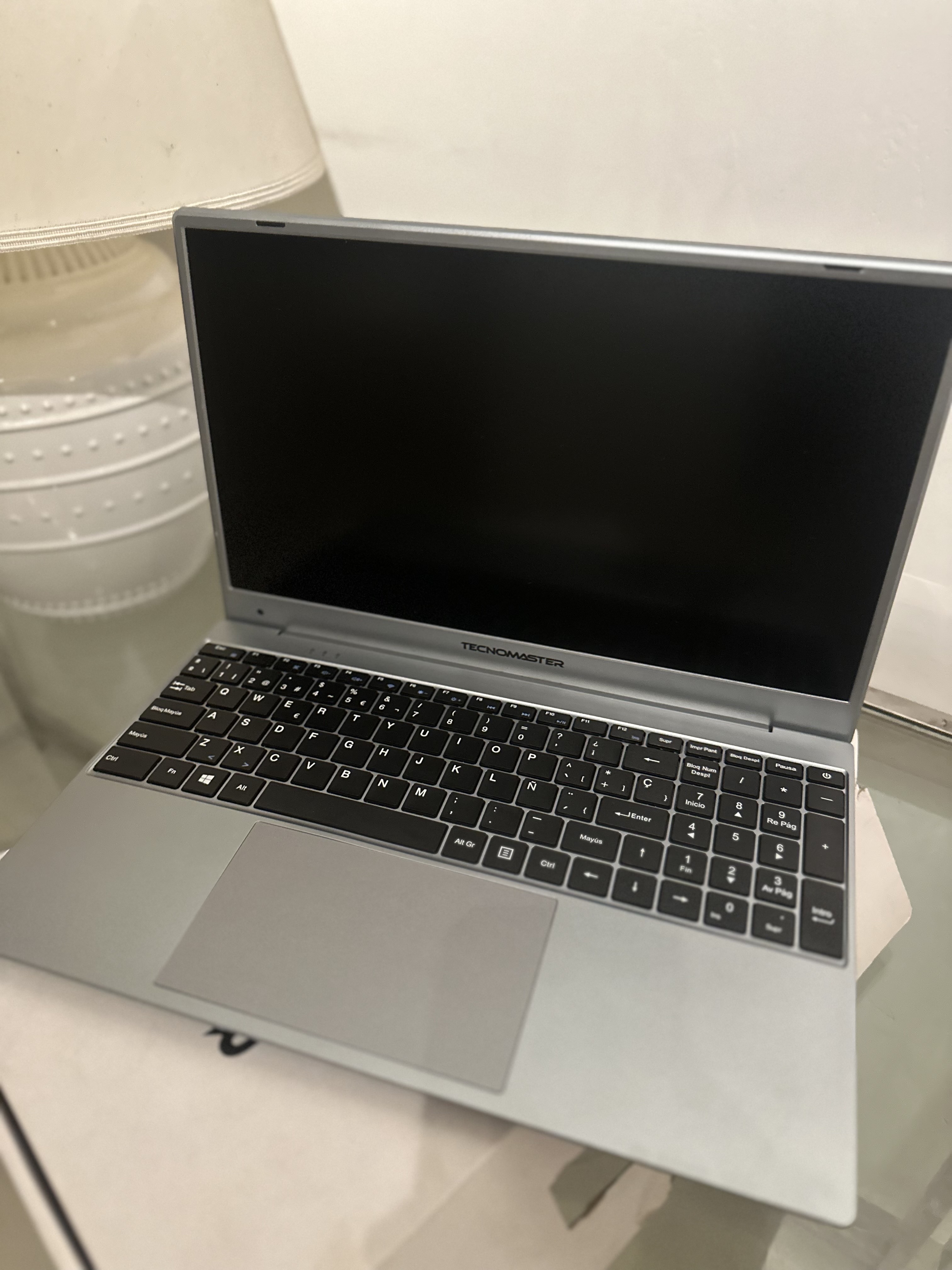 computadoras y laptops - LAPTOP TECNOMASTER RYZEN 5 256gb DE OPORTUNIDAD COMO NUEVA  2