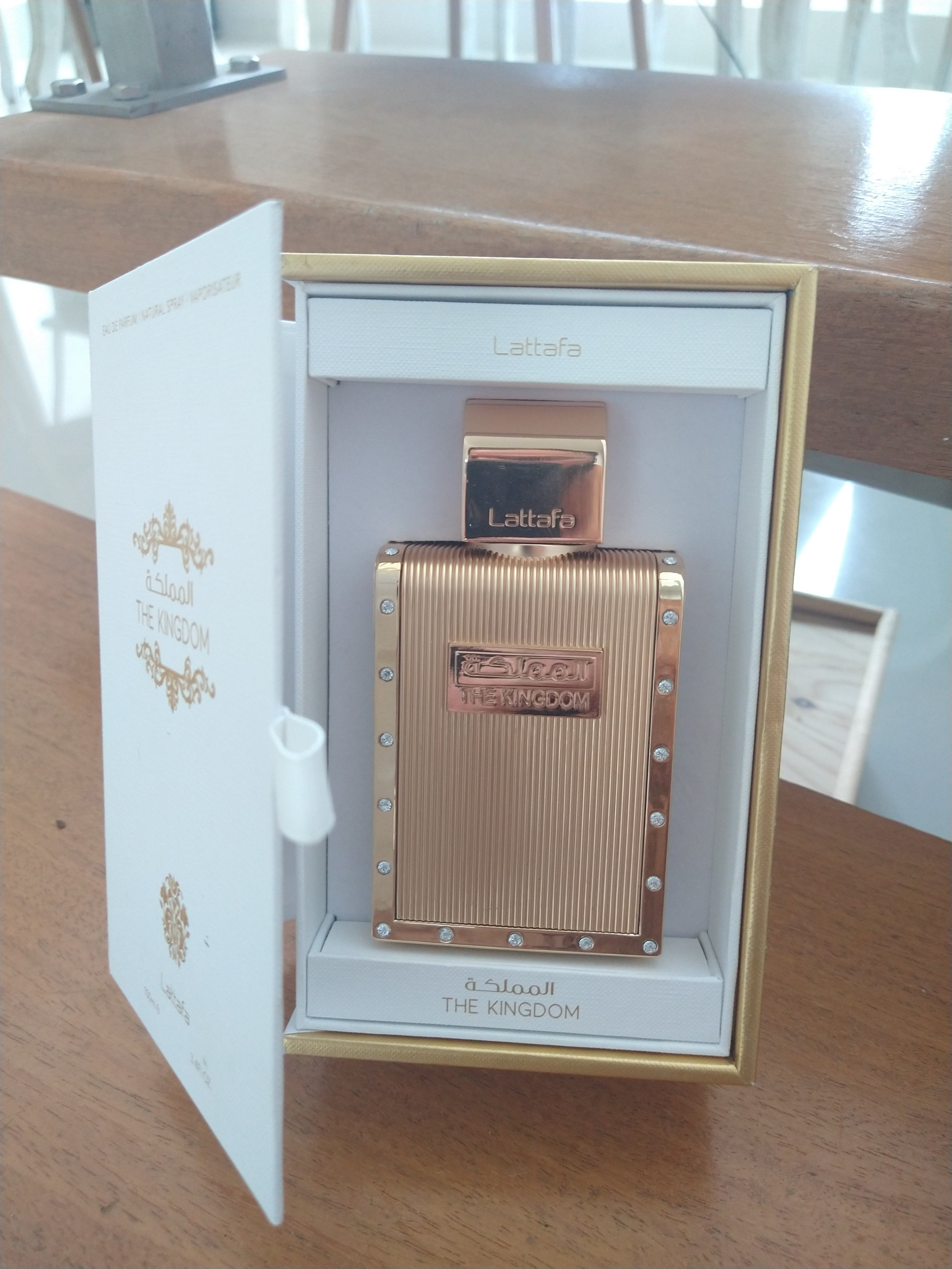 salud y belleza - Perfume Lattafa The kingdom 0
