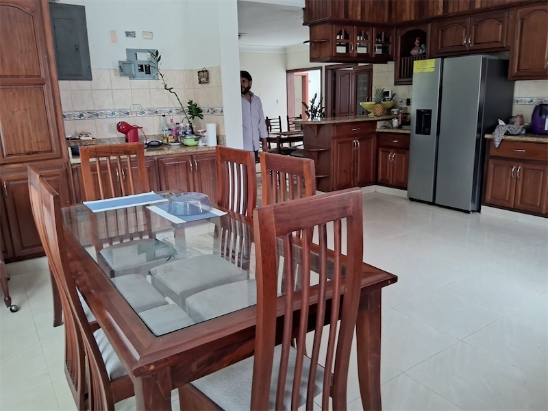 casas - Amplia y hermosa Casa de dos Niveles próximo a Carretera Duarte y Don Lindo. 1